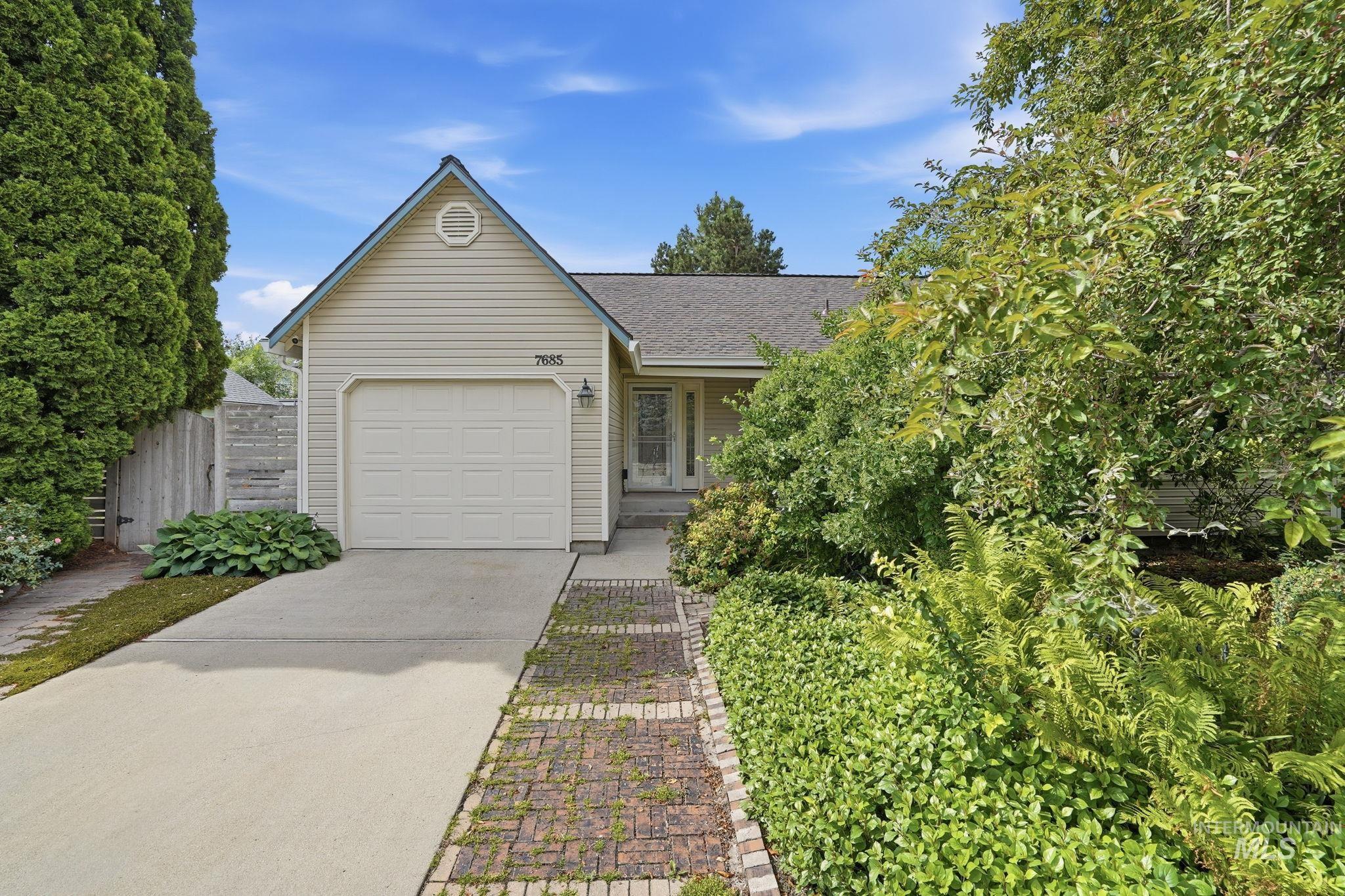 7685 W Settlers Ave, Boise, Idaho 83704, 3 Bedrooms, 1 Bathroom, Residential For Sale, Price $385,000,MLS 98992489