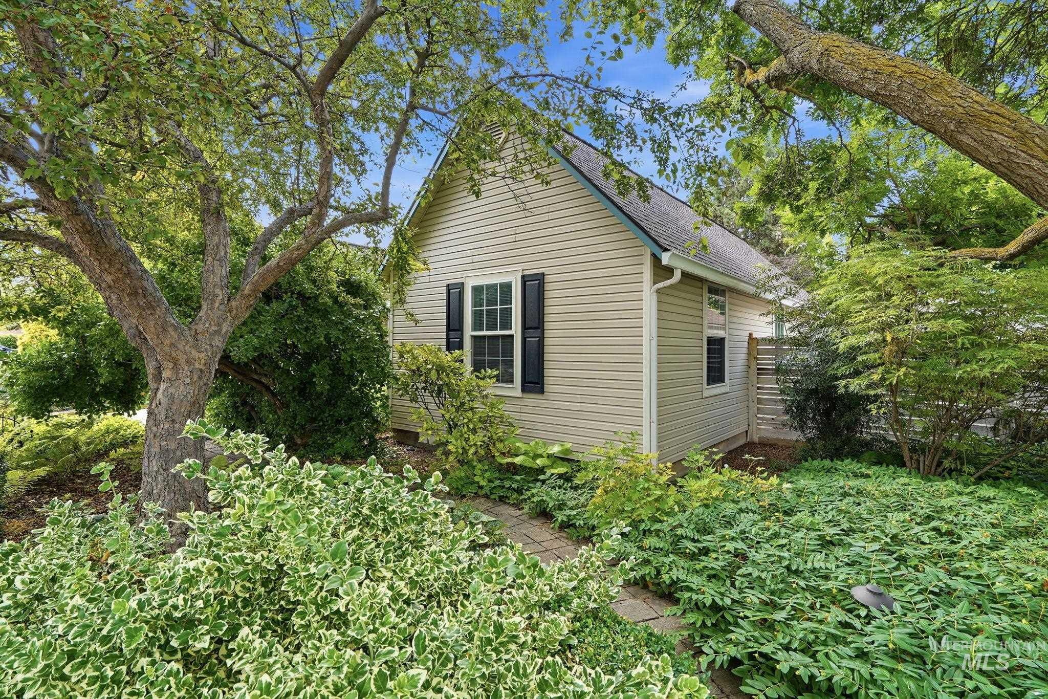 7685 W Settlers Ave, Boise, Idaho 83704, 3 Bedrooms, 1 Bathroom, Residential For Sale, Price $385,000,MLS 98992489