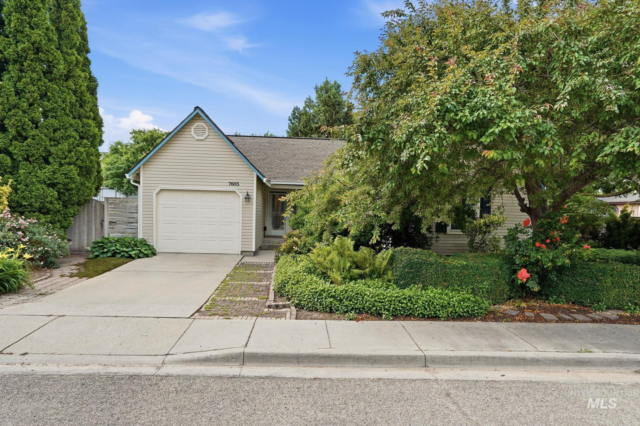 7685 W Settlers Ave, Boise, Idaho 83704, 3 Bedrooms, 1 Bathroom, Residential For Sale, Price $385,000,MLS 98992489