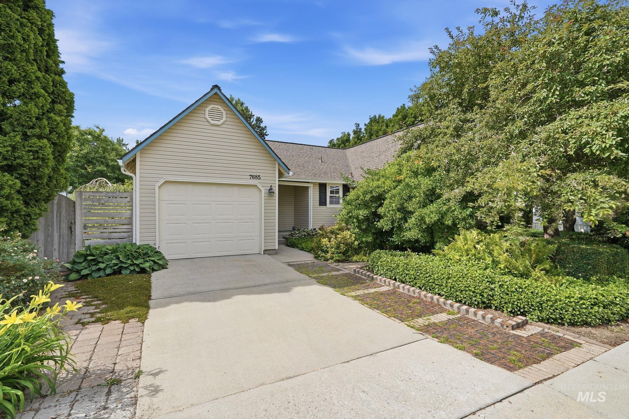 7685 W Settlers Ave, Boise, Idaho 83704, 3 Bedrooms, 1 Bathroom, Residential For Sale, Price $385,000,MLS 98992489