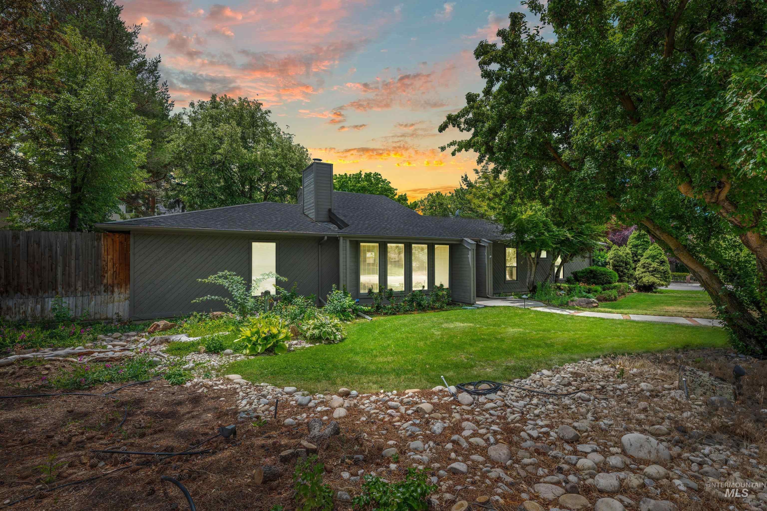 2333 Table Rock Rd, Boise, Idaho 83712, 4 Bedrooms, 3 Bathrooms, Residential For Sale, Price $899,000, 98992492