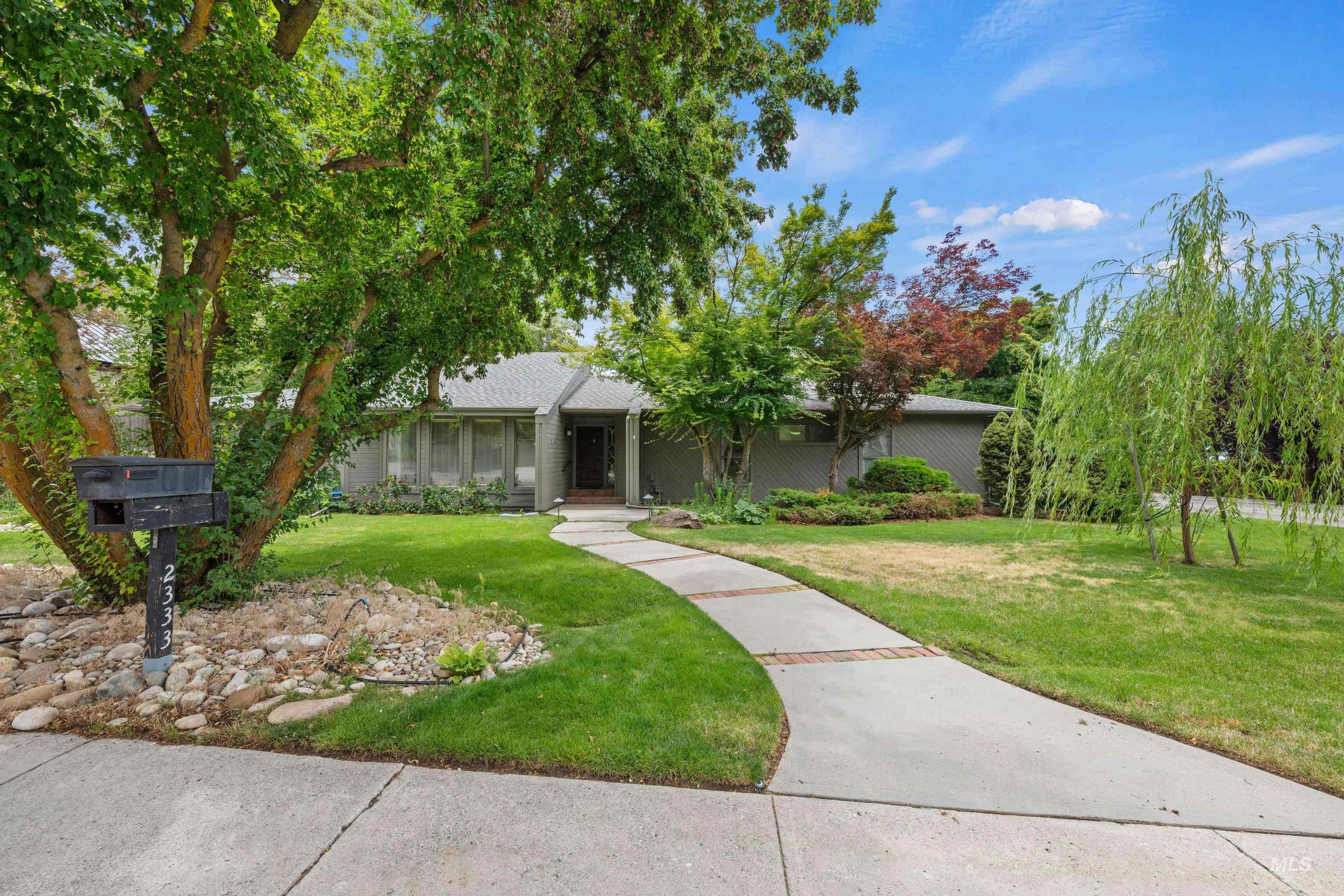 2333 Table Rock Rd, Boise, Idaho 83712, 4 Bedrooms, 3 Bathrooms, Residential For Sale, Price $899,000, 98992492