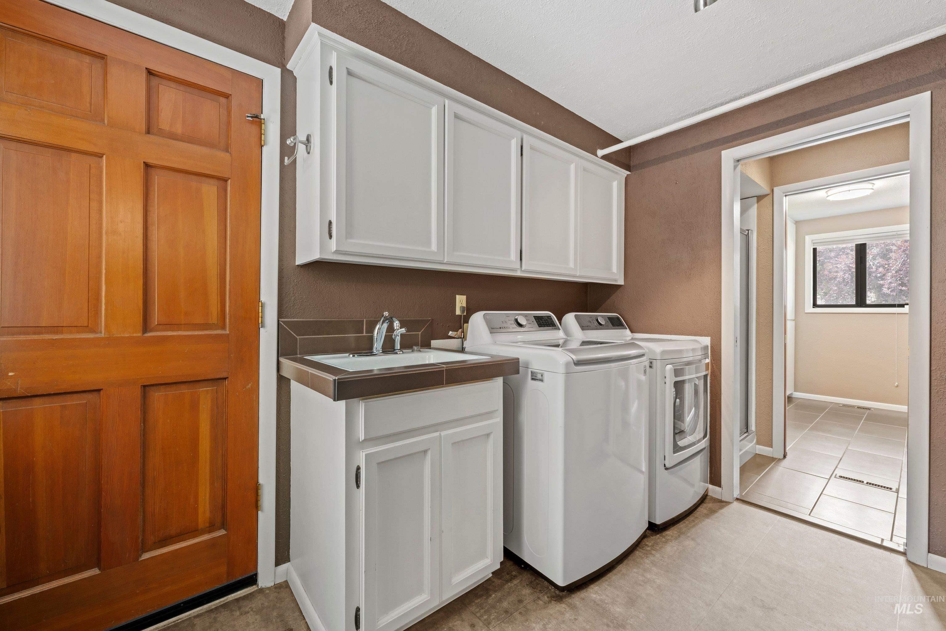 2333 Table Rock Rd, Boise, Idaho 83712, 4 Bedrooms, 3 Bathrooms, Residential For Sale, Price $899,000, 98992492