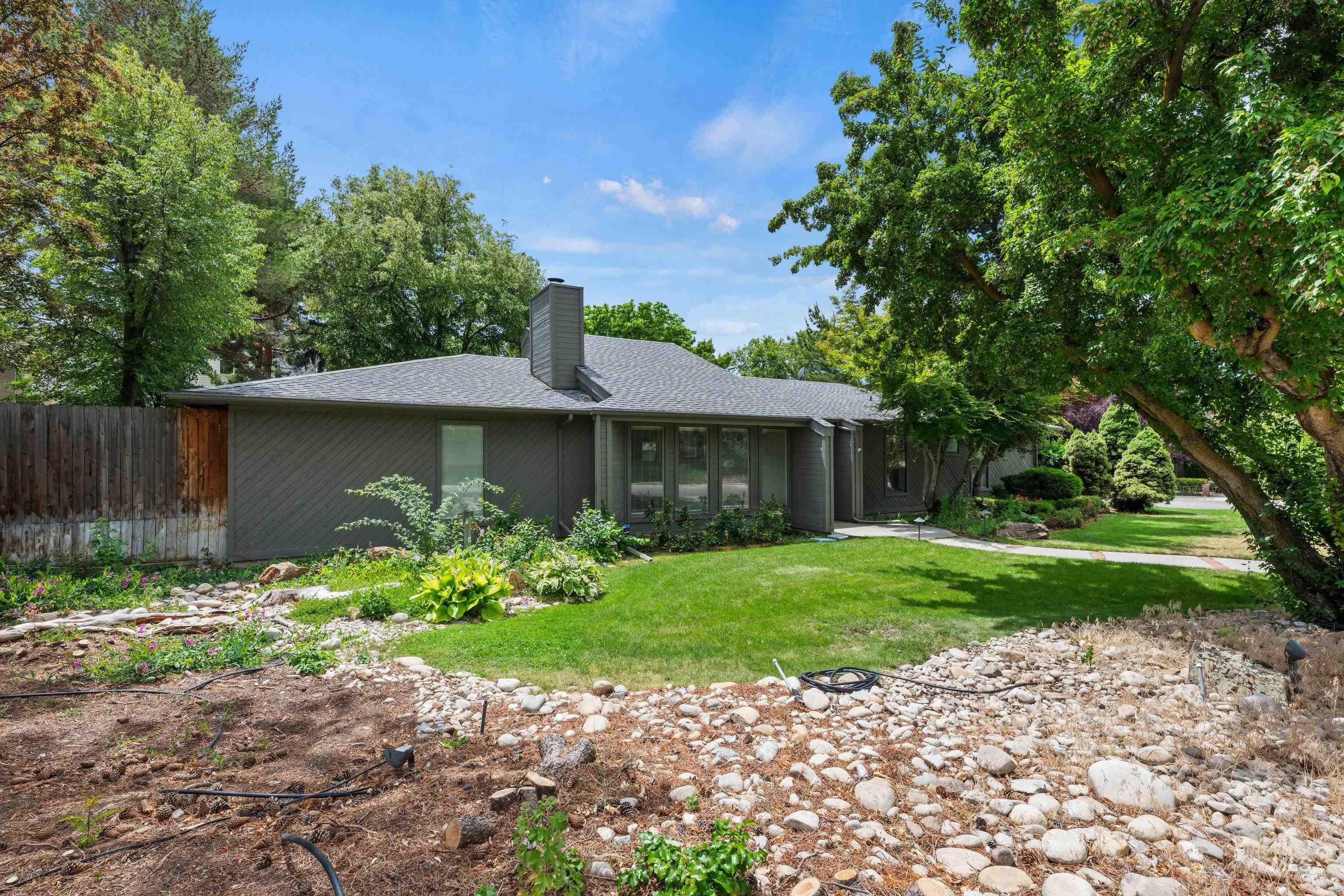 2333 Table Rock Rd, Boise, Idaho 83712, 4 Bedrooms, 3 Bathrooms, Residential For Sale, Price $899,000, 98992492