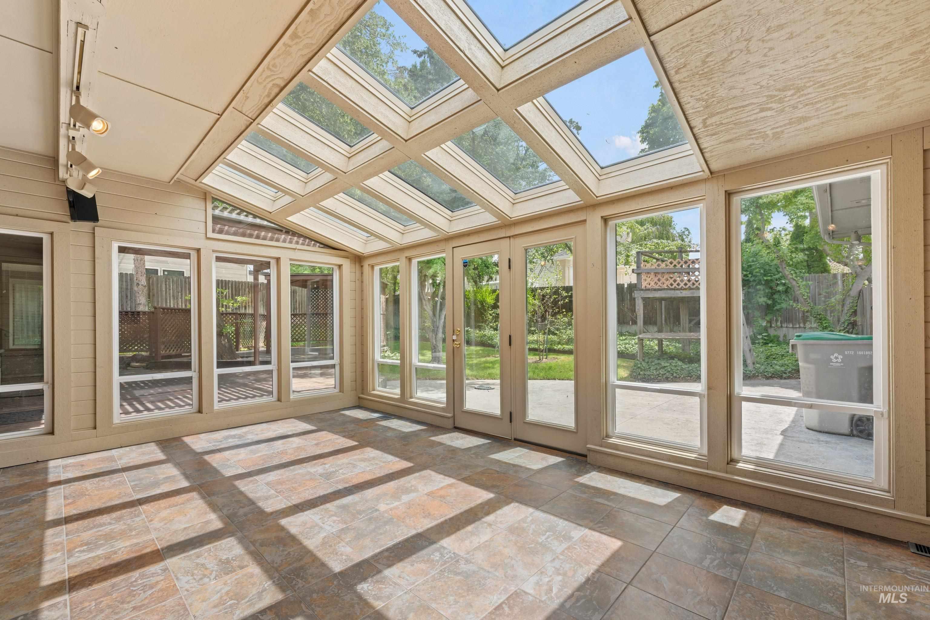 2333 Table Rock Rd, Boise, Idaho 83712, 4 Bedrooms, 3 Bathrooms, Residential For Sale, Price $899,000, 98992492