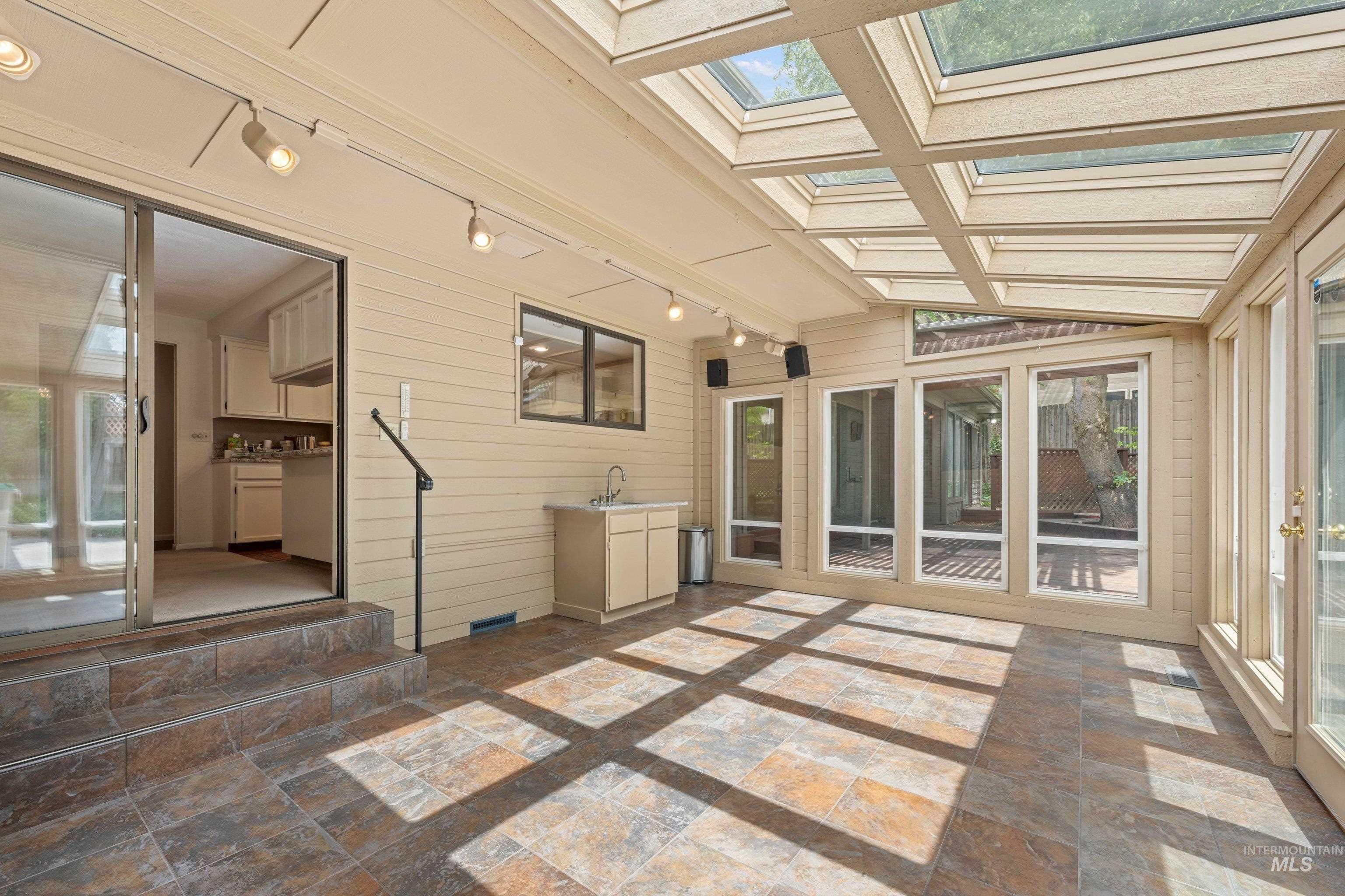 2333 Table Rock Rd, Boise, Idaho 83712, 4 Bedrooms, 3 Bathrooms, Residential For Sale, Price $899,000, 98992492
