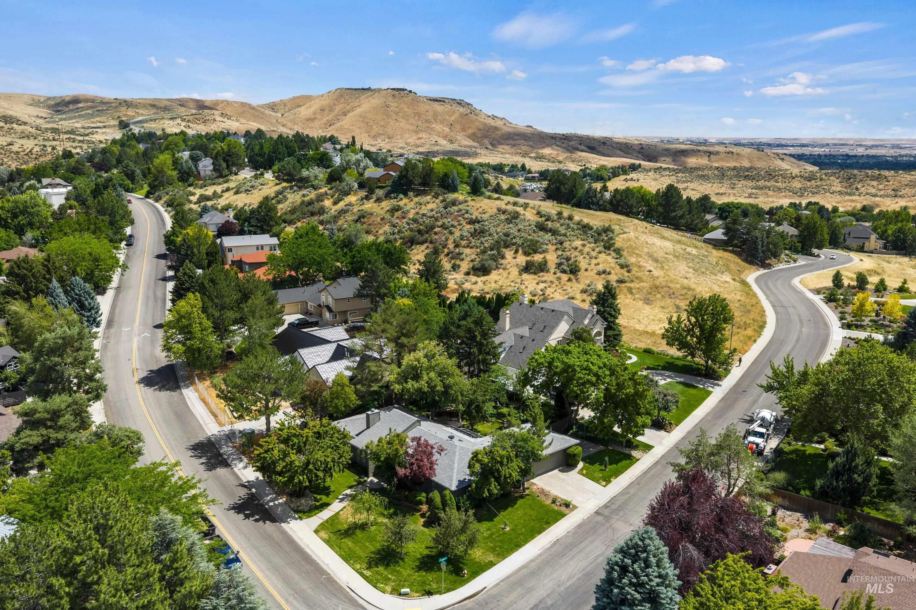 2333 Table Rock Rd, Boise, Idaho 83712, 4 Bedrooms, 3 Bathrooms, Residential For Sale, Price $899,000, 98992492