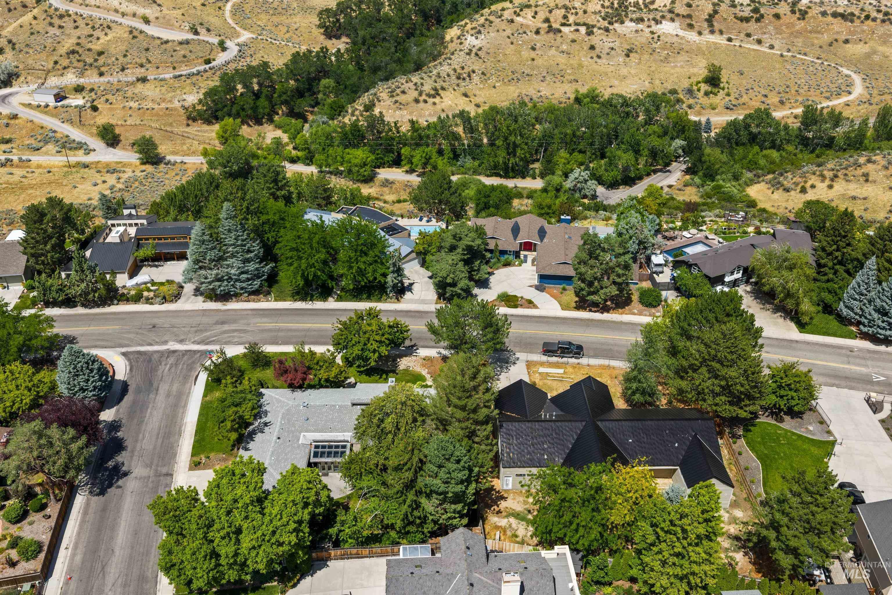 2333 Table Rock Rd, Boise, Idaho 83712, 4 Bedrooms, 3 Bathrooms, Residential For Sale, Price $899,000, 98992492