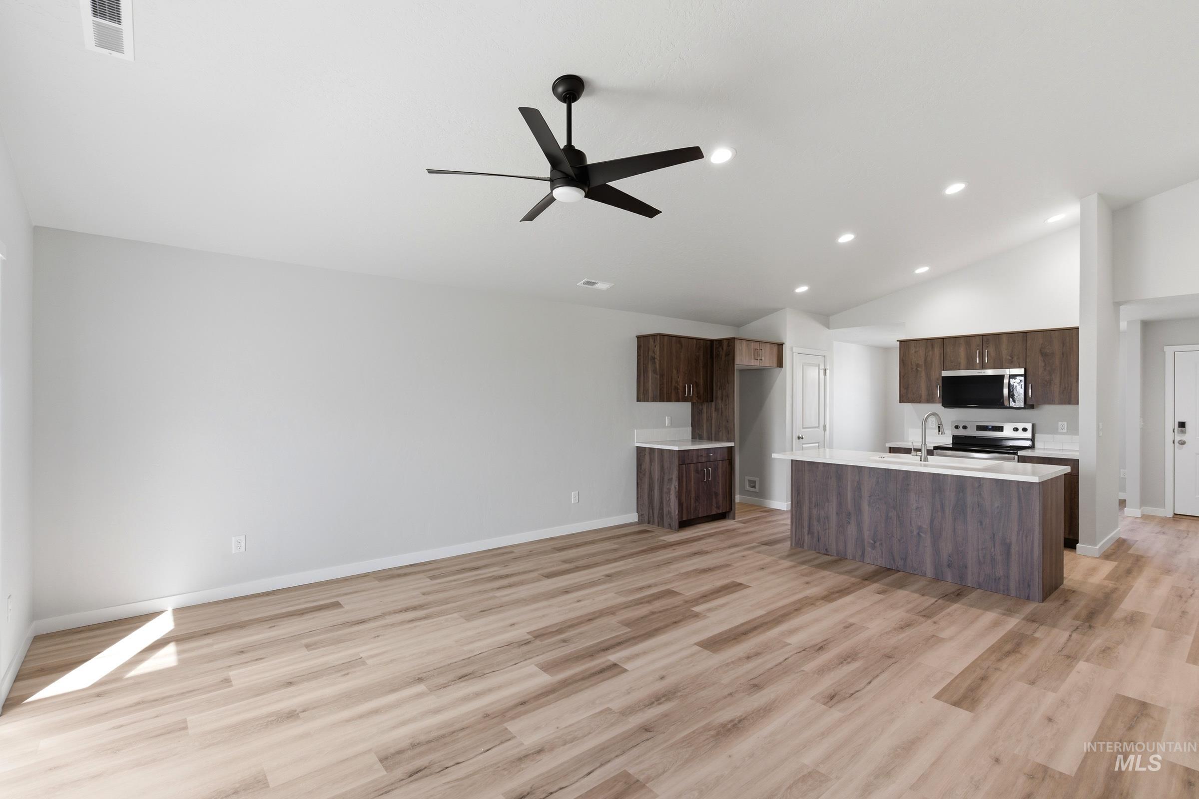 299 N Tideberry Ave, Kuna, Idaho 83634, 3 Bedrooms, 2 Bathrooms, Residential For Sale, Price $419,990,MLS 98992494