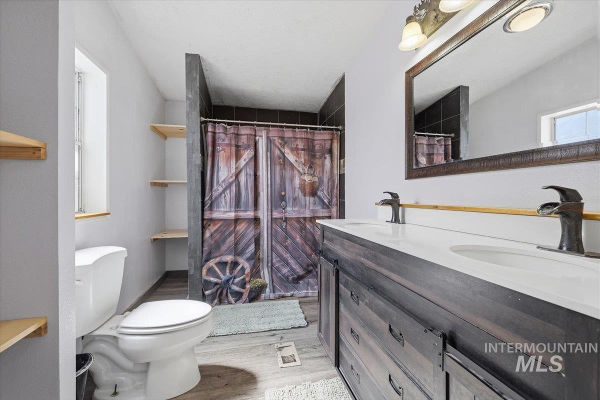3065 Pioneer Rd, Homedale, Idaho 83628, 3 Bedrooms, 2 Bathrooms, Residential For Sale, Price $429,900,MLS 98992497