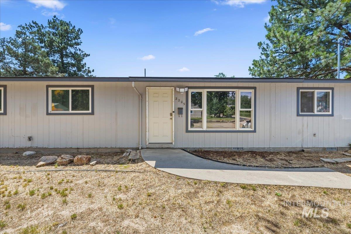 2203 S Colorado Ave, Boise, Idaho 83706, 4 Bedrooms, 2 Bathrooms, Residential For Sale, Price $464,900, 98992506