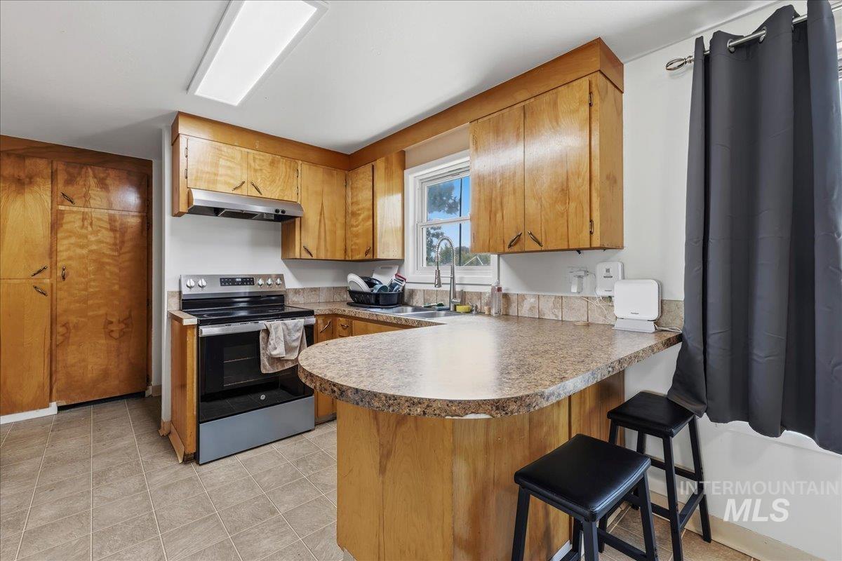 2203 S Colorado Ave, Boise, Idaho 83706, 4 Bedrooms, 2 Bathrooms, Residential Income For Sale, Price $464,900,MLS 98992511