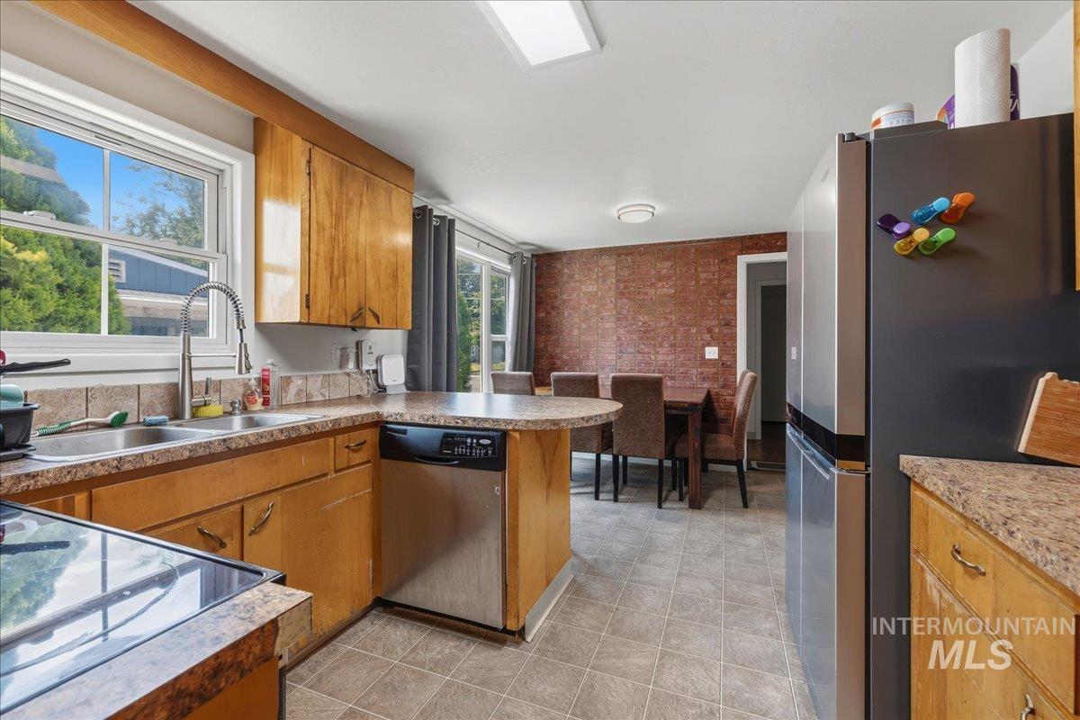 2203 S Colorado Ave, Boise, Idaho 83706, 4 Bedrooms, 2 Bathrooms, Residential Income For Sale, Price $464,900,MLS 98992511