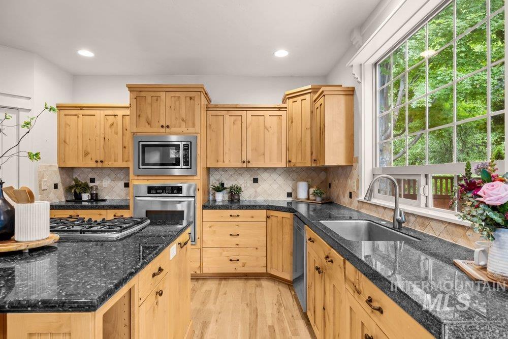 5046 W Parsons Dr, Boise, Idaho 83714, 4 Bedrooms, 2.5 Bathrooms, Residential For Sale, Price $765,000,MLS 98992517