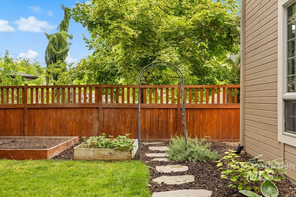 5046 W Parsons Dr, Boise, Idaho 83714, 4 Bedrooms, 2.5 Bathrooms, Residential For Sale, Price $765,000,MLS 98992517