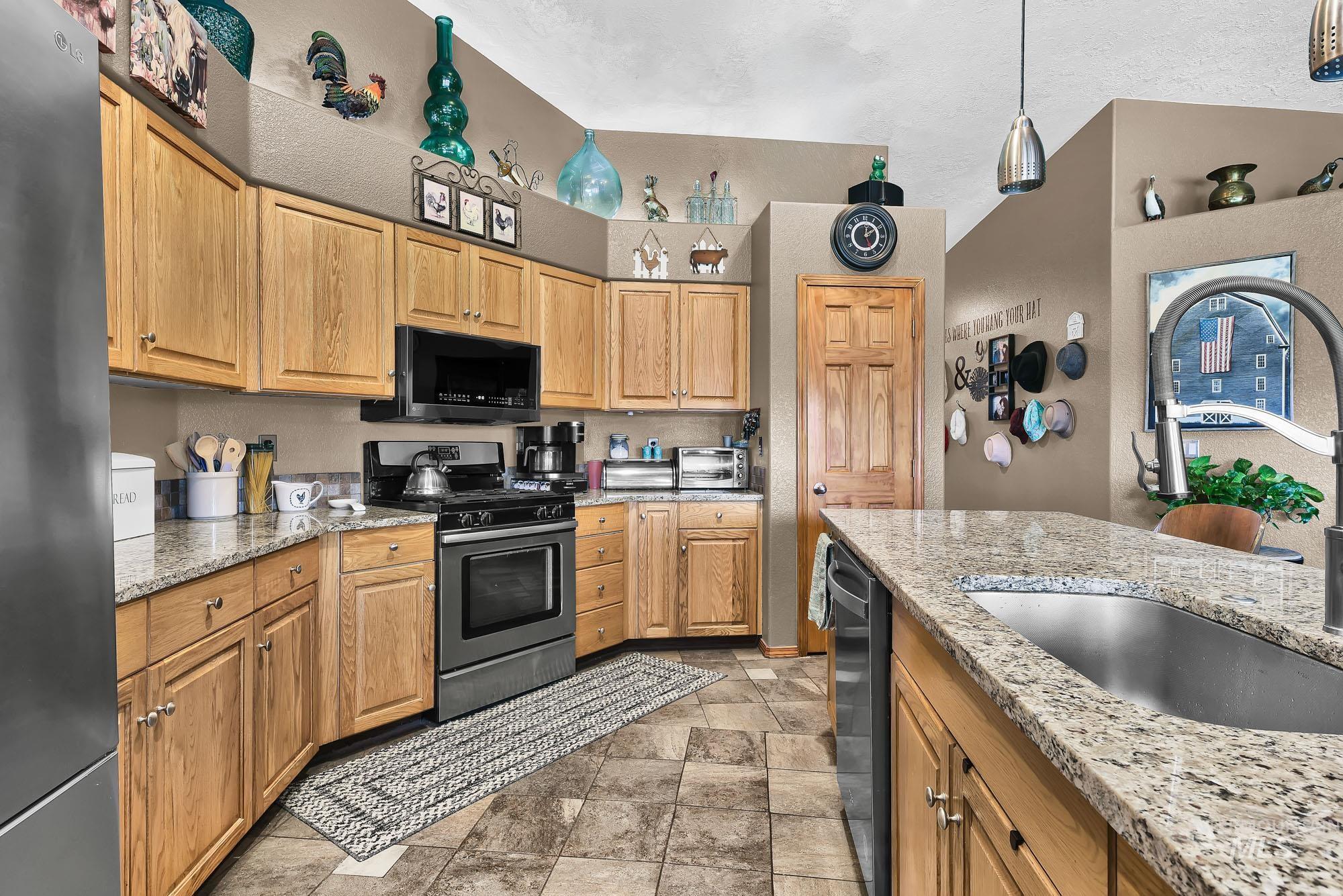 1299 N Black Cat Rd, Meridian, Idaho 83642, 4 Bedrooms, 2 Bathrooms, Residential For Sale, Price $1,585,000, 98992518