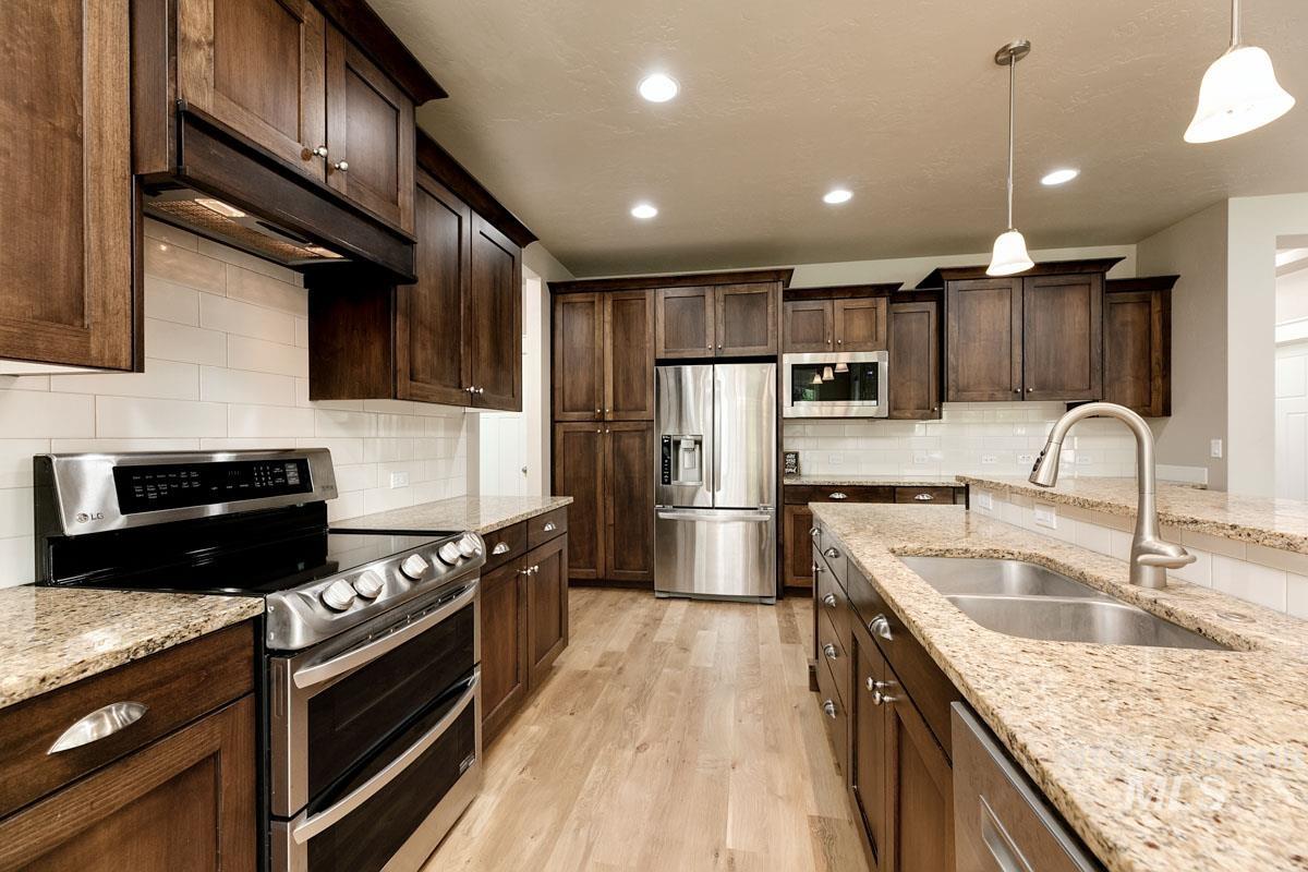 5855 N Channing Way, Meridian, Idaho 83646, 5 Bedrooms, 3 Bathrooms, Residential For Sale, Price $799,900, 98992527