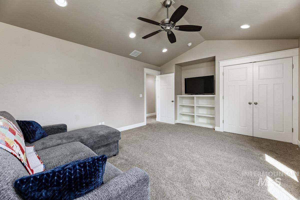 5855 N Channing Way, Meridian, Idaho 83646, 5 Bedrooms, 3 Bathrooms, Residential For Sale, Price $799,900, 98992527
