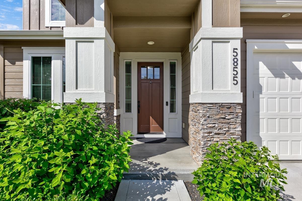5855 N Channing Way, Meridian, Idaho 83646, 5 Bedrooms, 3 Bathrooms, Residential For Sale, Price $799,900, 98992527