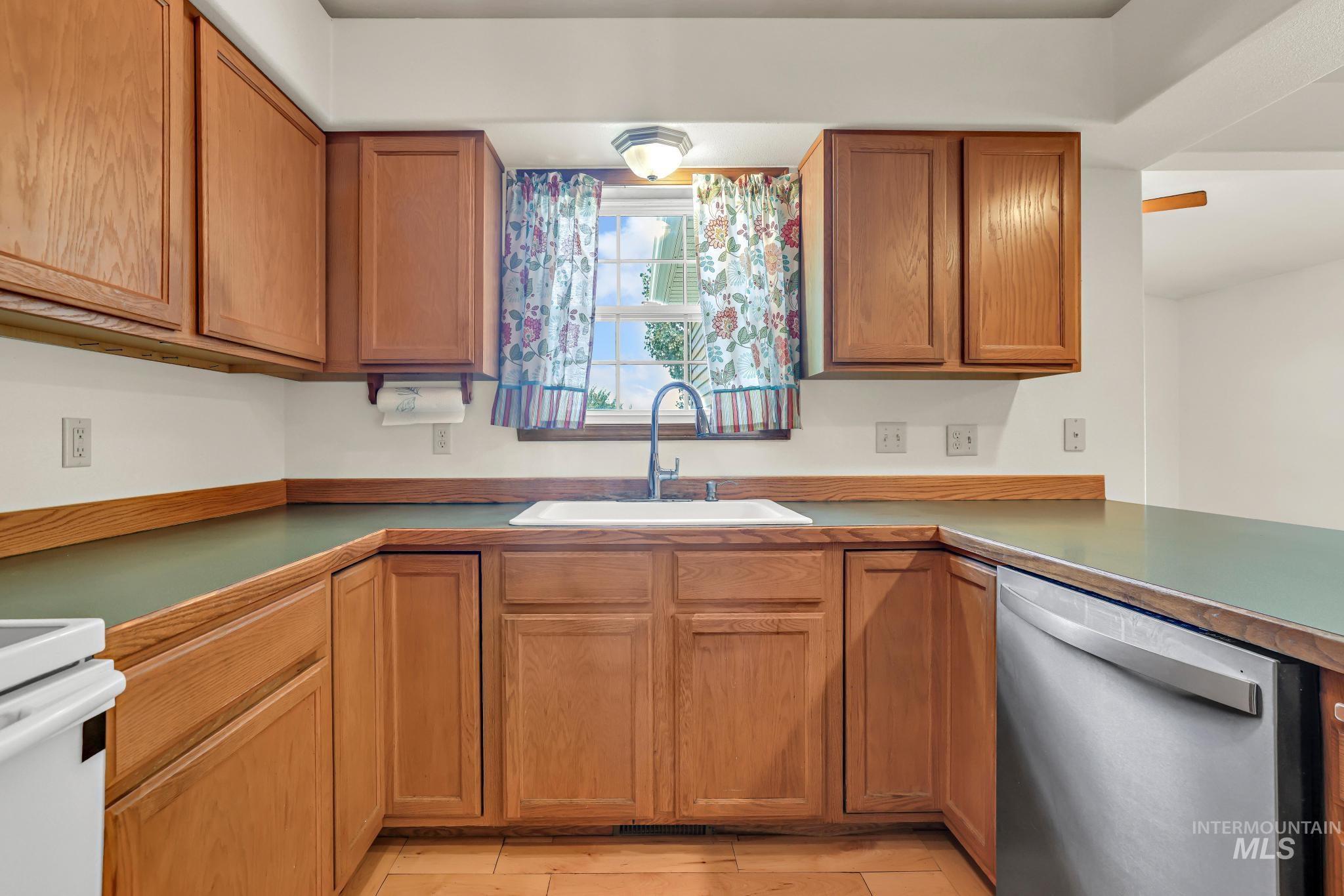 183 Rainbow Dr, Jerome, Idaho 83338, 3 Bedrooms, 2 Bathrooms, Residential For Sale, Price $445,000, 98992529