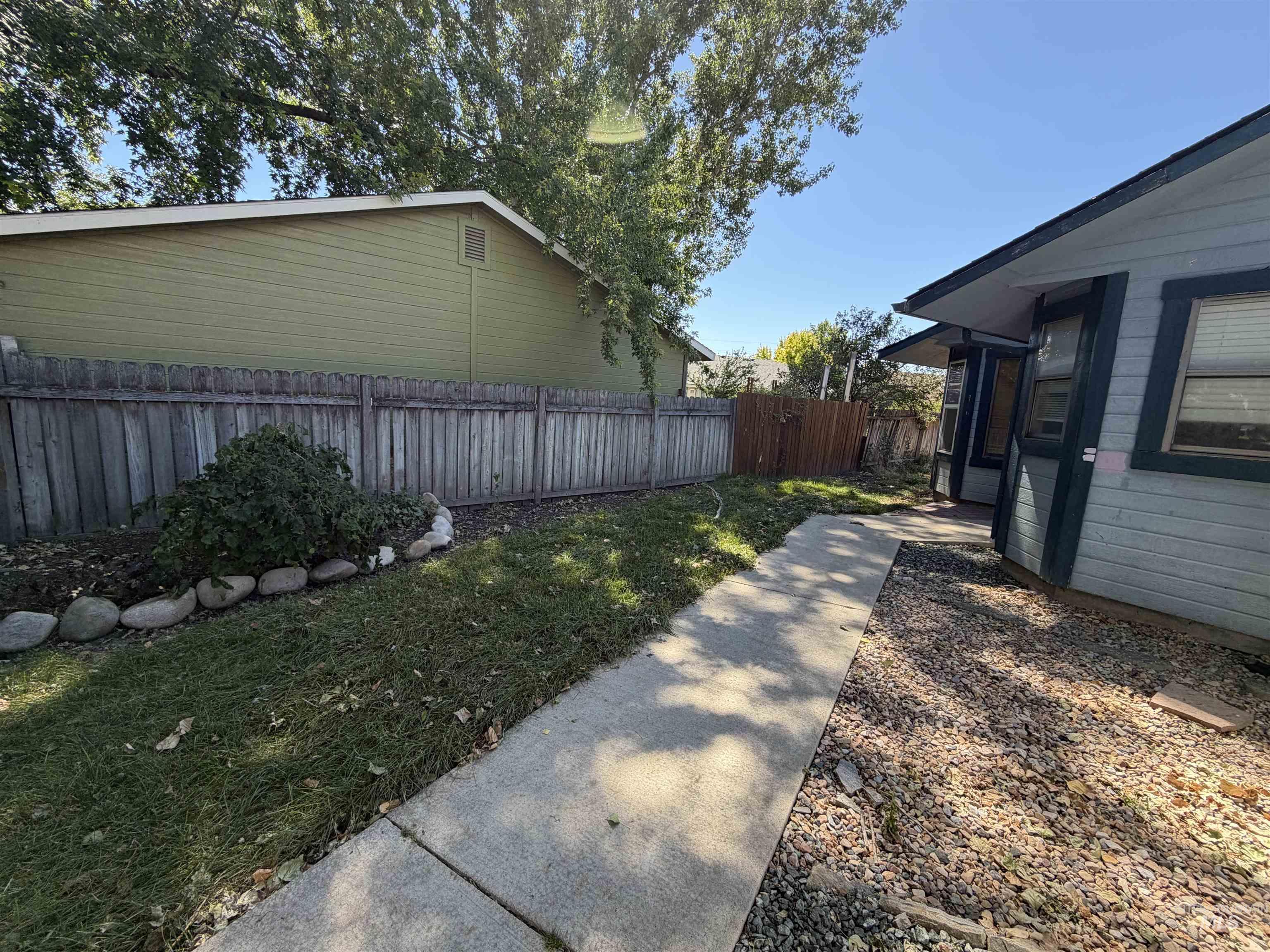 7086 W Belhaven Dr, Boise, Idaho 83714, 3 Bedrooms, 1 Bathroom, Residential For Sale, Price $299,000,MLS 98992532