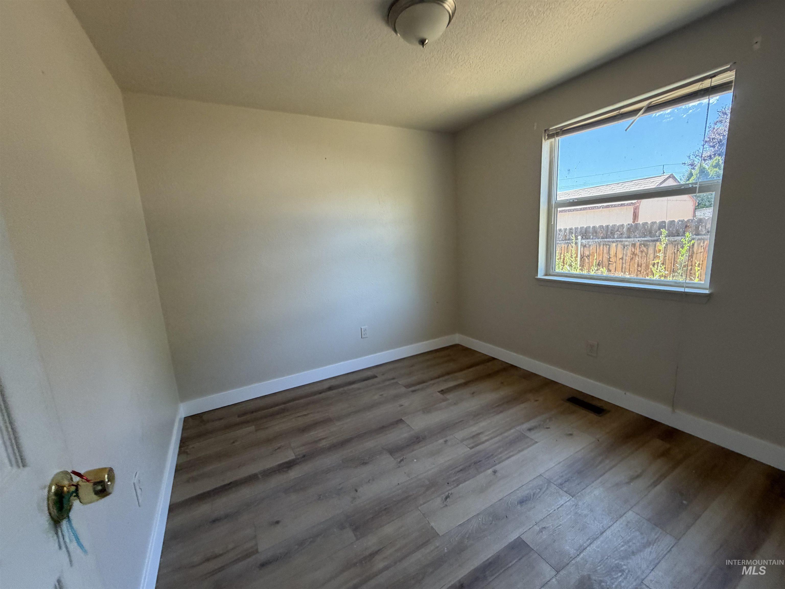 7086 W Belhaven Dr, Boise, Idaho 83714, 3 Bedrooms, 1 Bathroom, Residential For Sale, Price $299,000,MLS 98992532