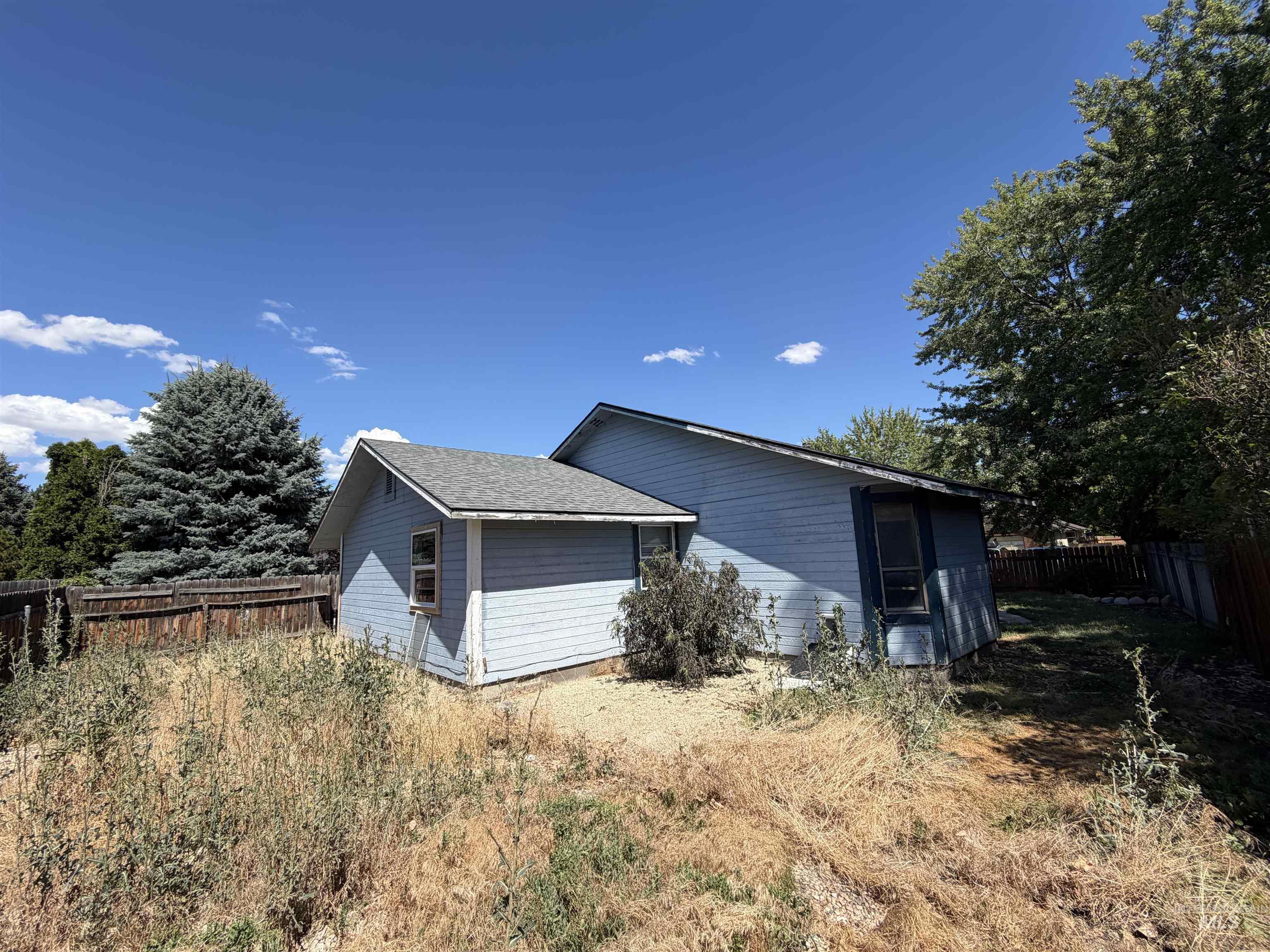 7086 W Belhaven Dr, Boise, Idaho 83714, 3 Bedrooms, 1 Bathroom, Residential For Sale, Price $299,000,MLS 98992532