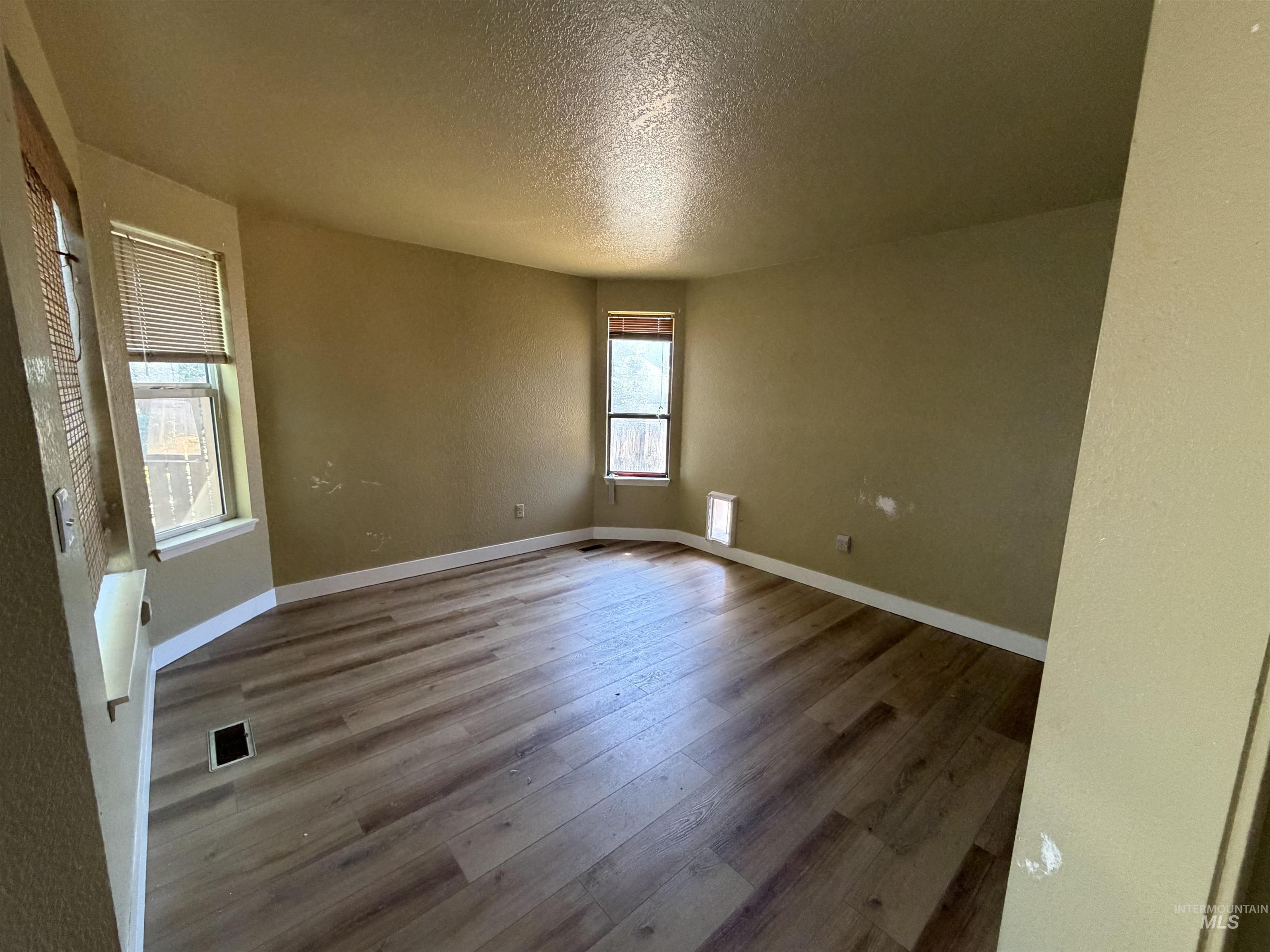 7086 W Belhaven Dr, Boise, Idaho 83714, 3 Bedrooms, 1 Bathroom, Residential For Sale, Price $299,000,MLS 98992532
