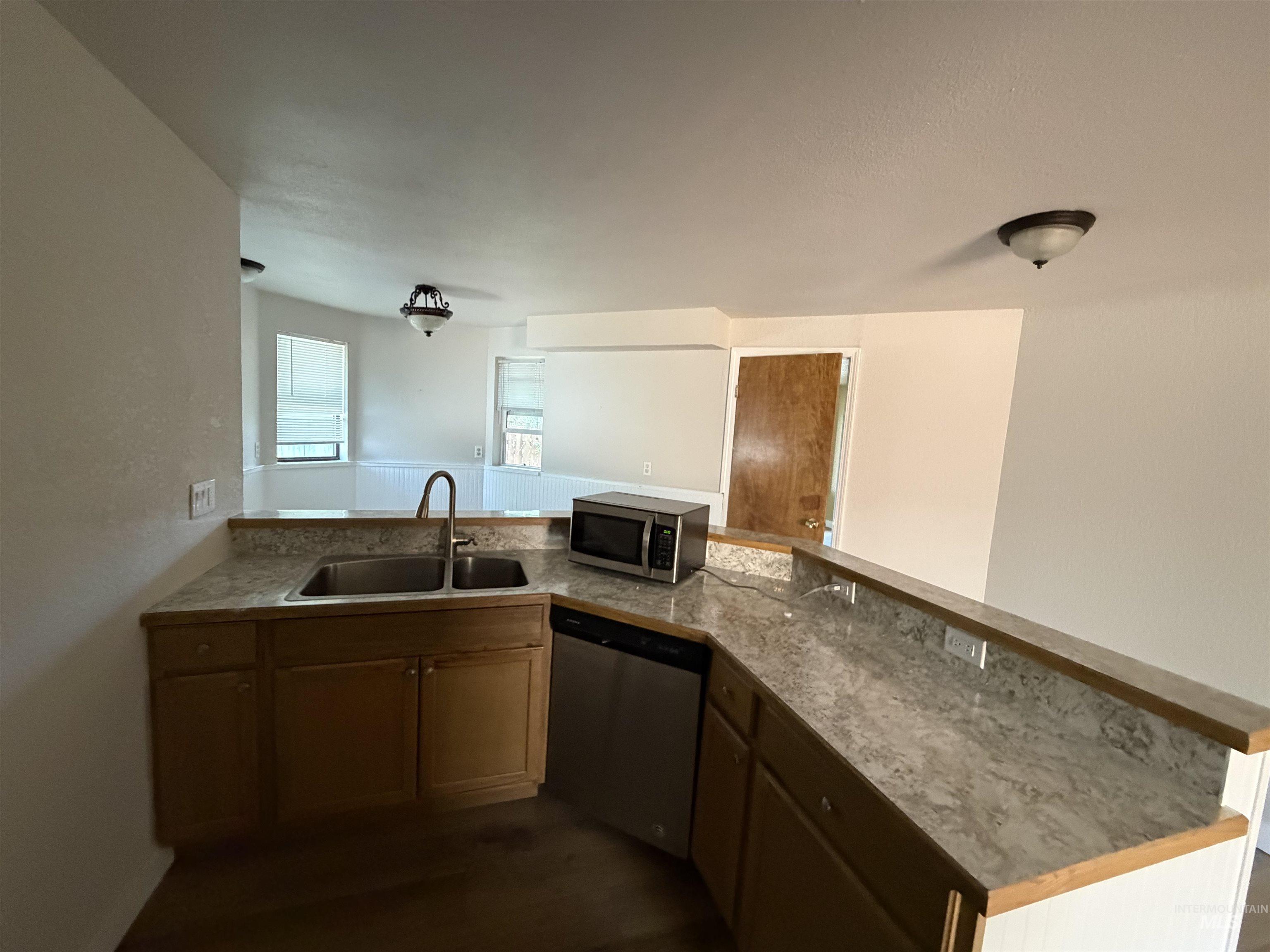 7086 W Belhaven Dr, Boise, Idaho 83714, 3 Bedrooms, 1 Bathroom, Residential For Sale, Price $299,000,MLS 98992532