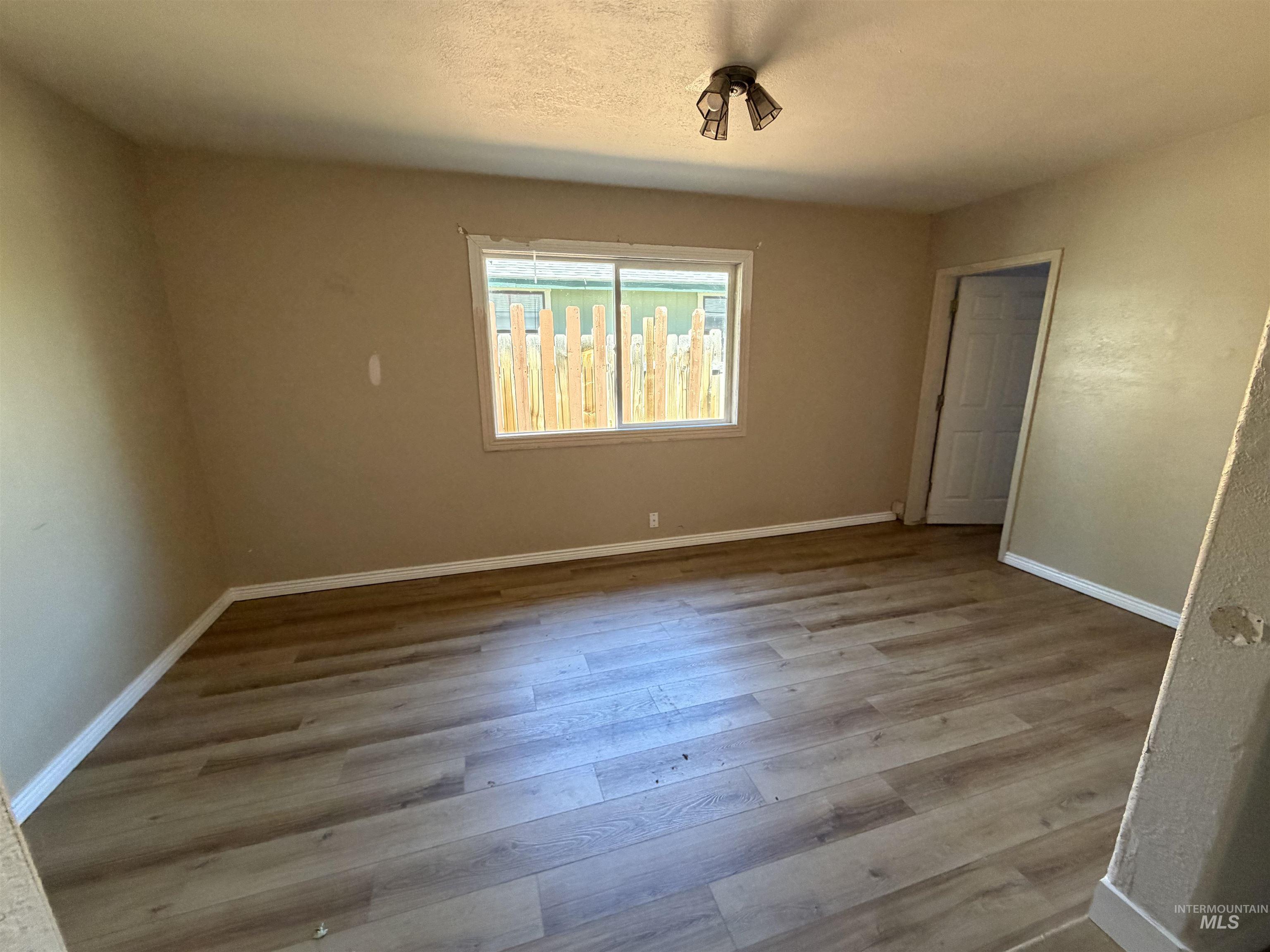 7086 W Belhaven Dr, Boise, Idaho 83714, 3 Bedrooms, 1 Bathroom, Residential For Sale, Price $299,000,MLS 98992532