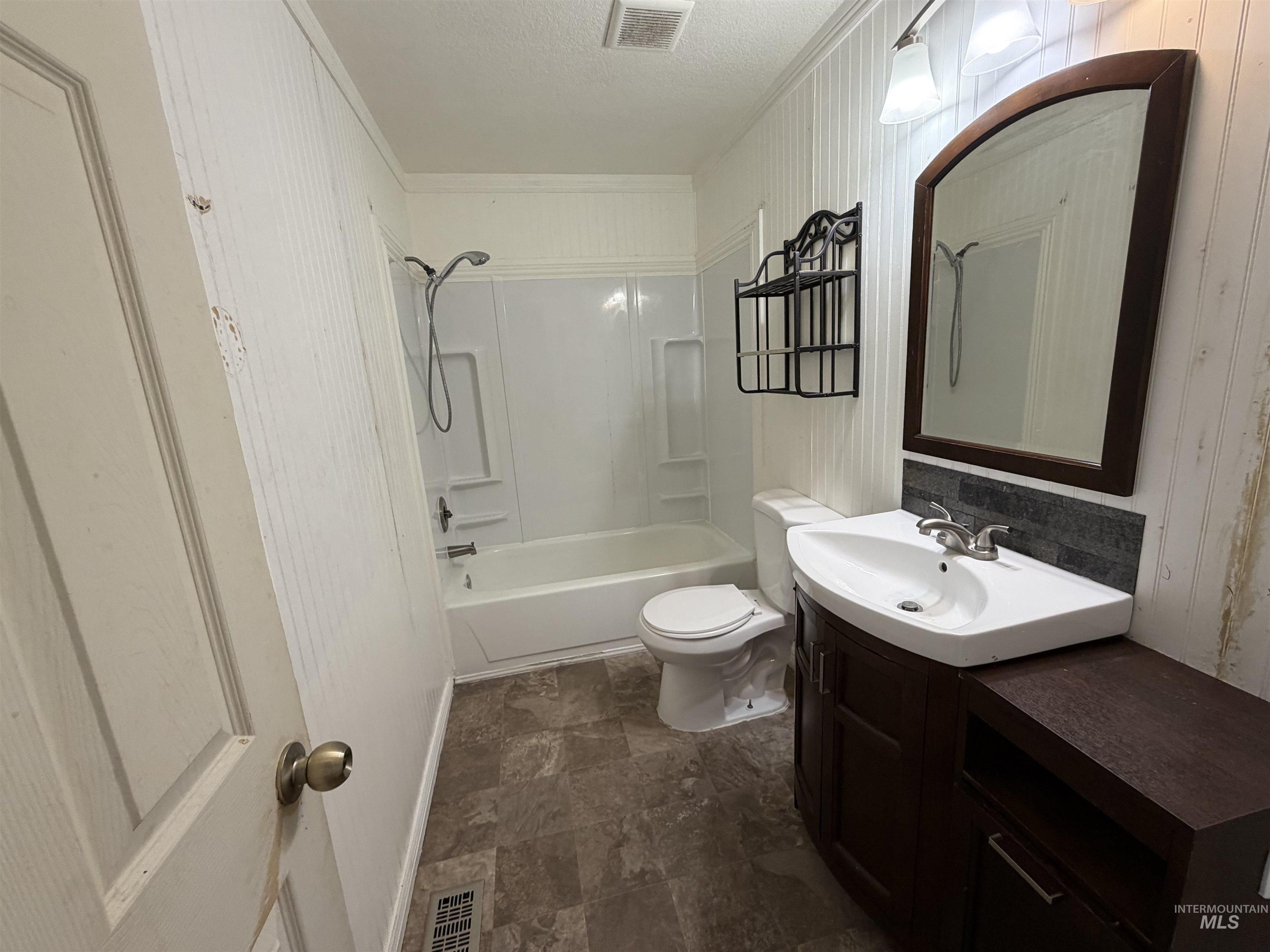 7086 W Belhaven Dr, Boise, Idaho 83714, 3 Bedrooms, 1 Bathroom, Residential For Sale, Price $299,000,MLS 98992532