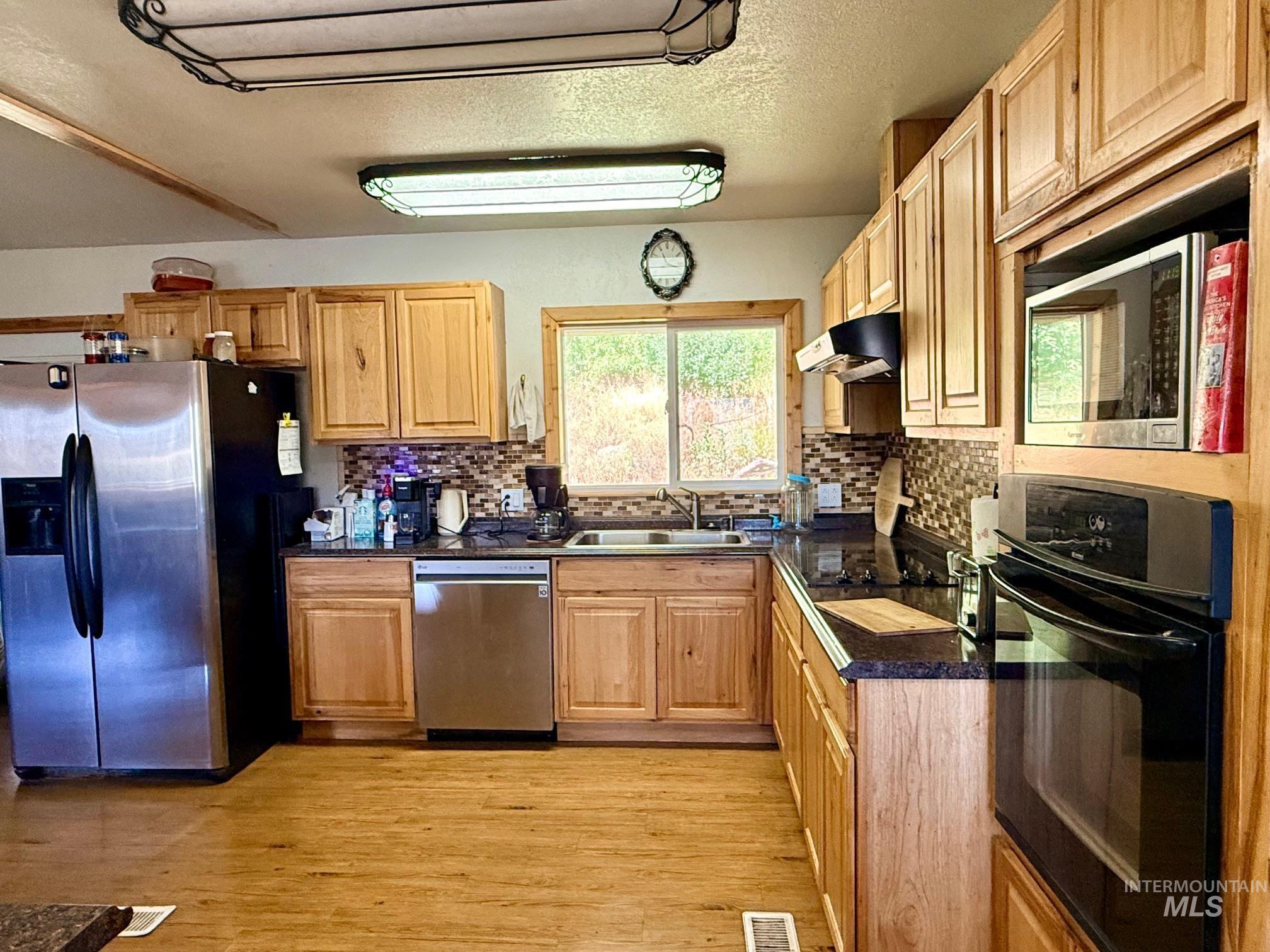35322 River Rd, Lenore, Idaho 83541, 3 Bedrooms, 2 Bathrooms, Residential For Sale, Price $525,000,MLS 98992536