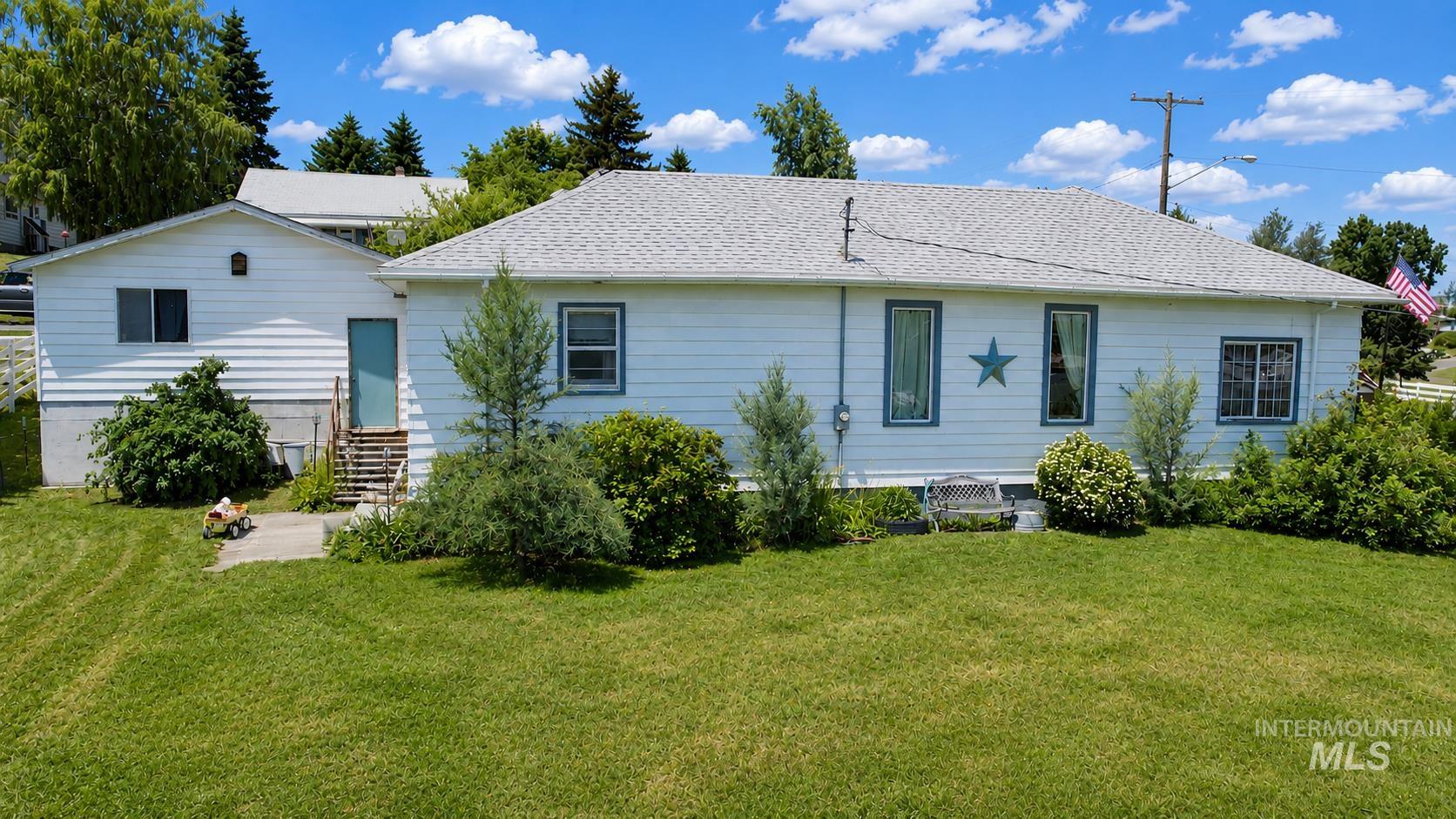 501 Walnut Street, Nezperce, Idaho 83543, 2 Bedrooms, 1 Bathroom, Residential For Sale, Price $239,900, 98992537