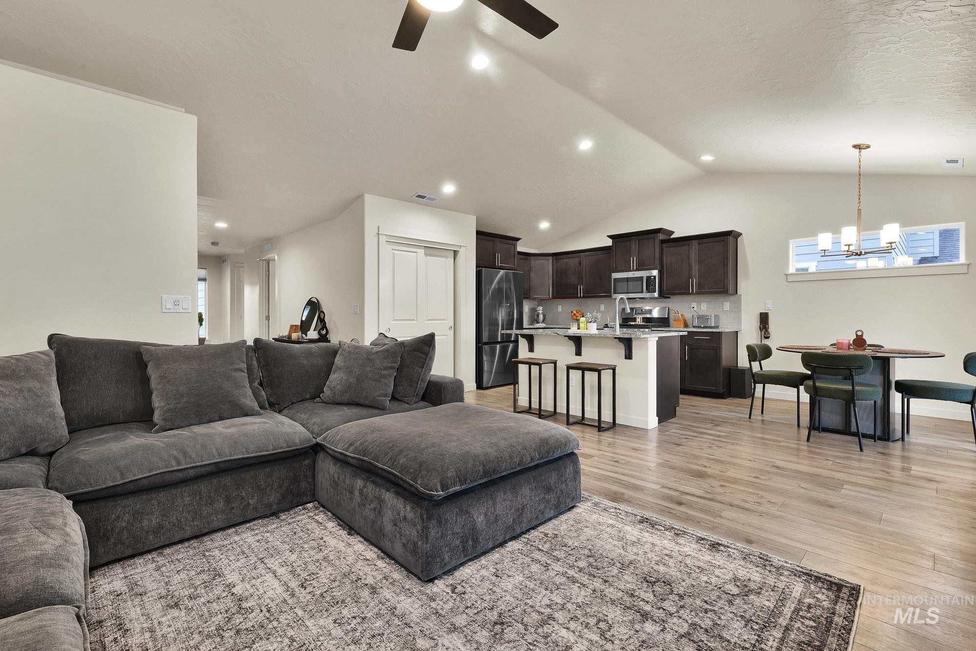 10212 W Trident Ridge Dr, Star, Idaho 83669-6431, 3 Bedrooms, 2 Bathrooms, Residential For Sale, Price $449,000,MLS 98992538
