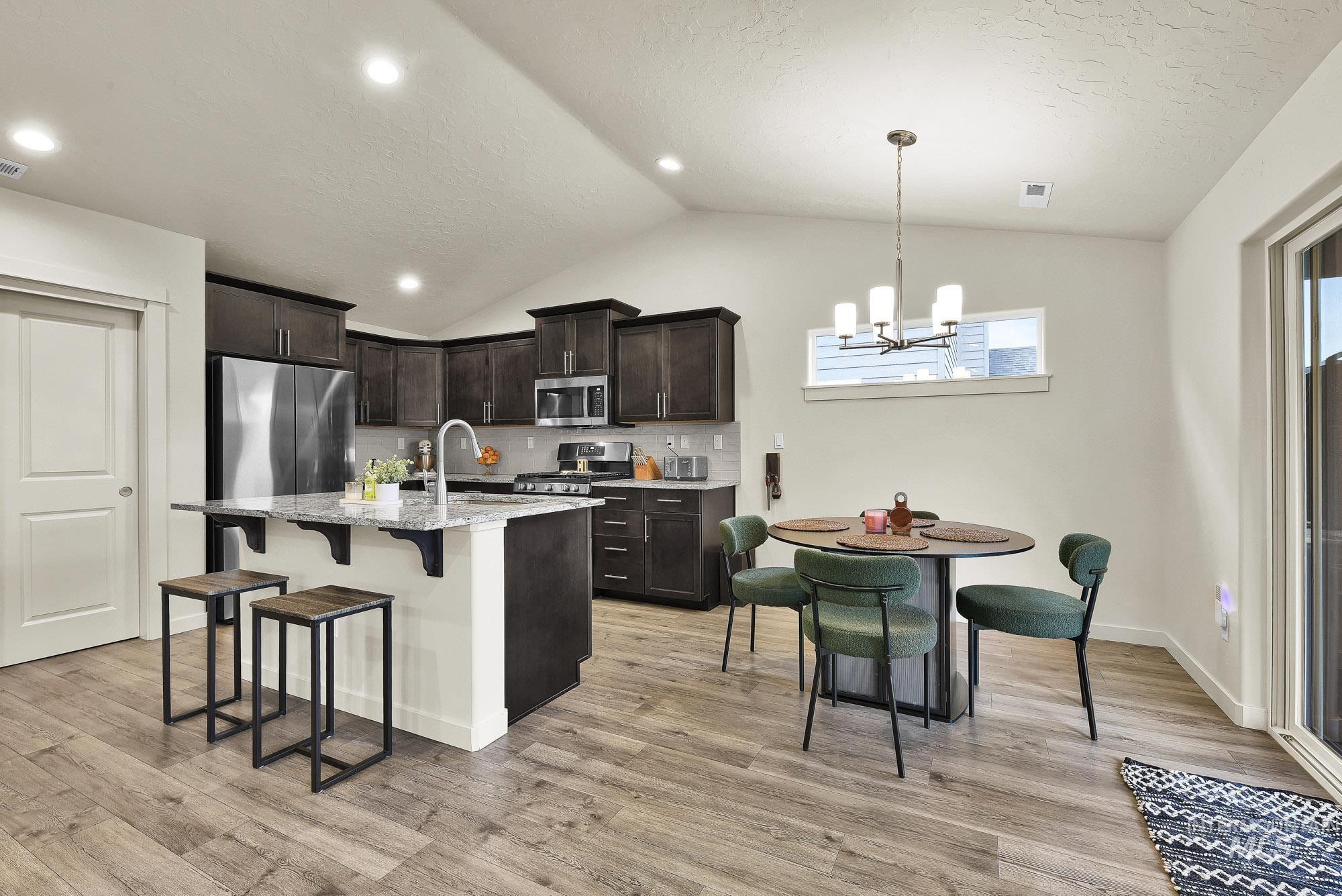 10212 W Trident Ridge Dr, Star, Idaho 83669-6431, 3 Bedrooms, 2 Bathrooms, Residential For Sale, Price $449,000,MLS 98992538