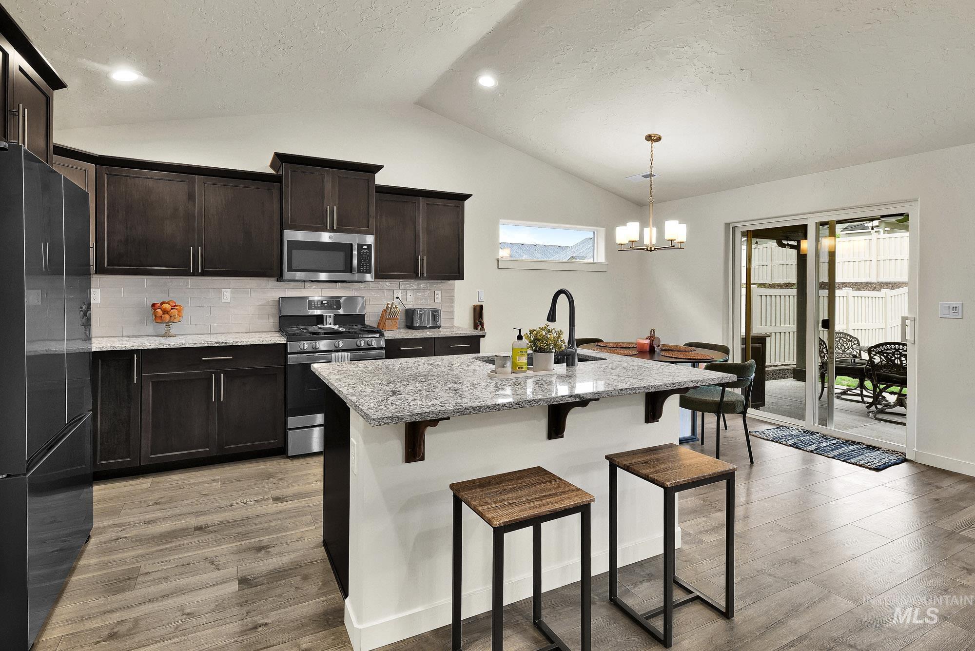 10212 W Trident Ridge Dr, Star, Idaho 83669-6431, 3 Bedrooms, 2 Bathrooms, Residential For Sale, Price $449,000,MLS 98992538