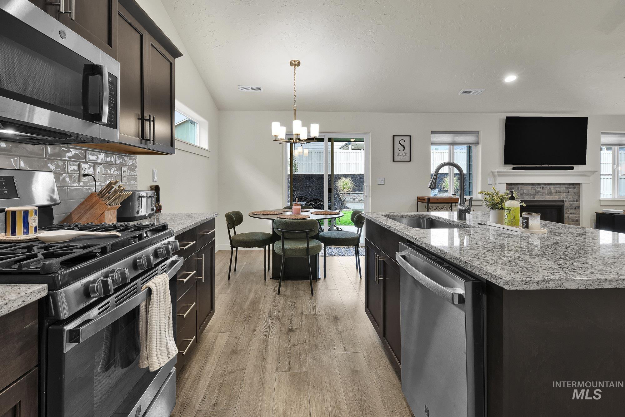 10212 W Trident Ridge Dr, Star, Idaho 83669-6431, 3 Bedrooms, 2 Bathrooms, Residential For Sale, Price $449,000,MLS 98992538