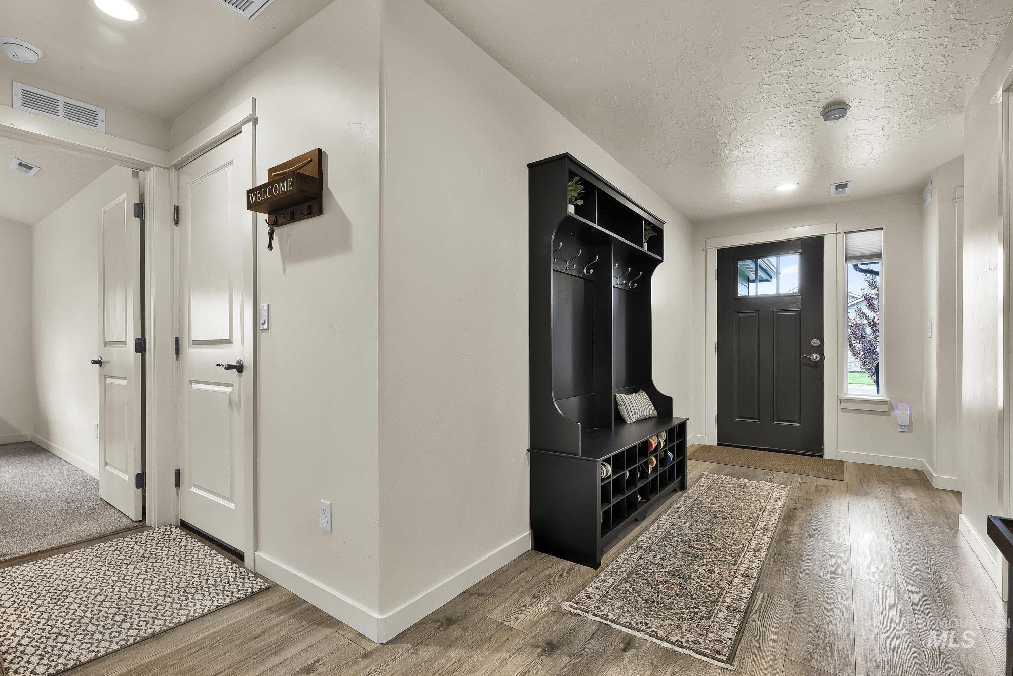 10212 W Trident Ridge Dr, Star, Idaho 83669-6431, 3 Bedrooms, 2 Bathrooms, Residential For Sale, Price $449,000,MLS 98992538