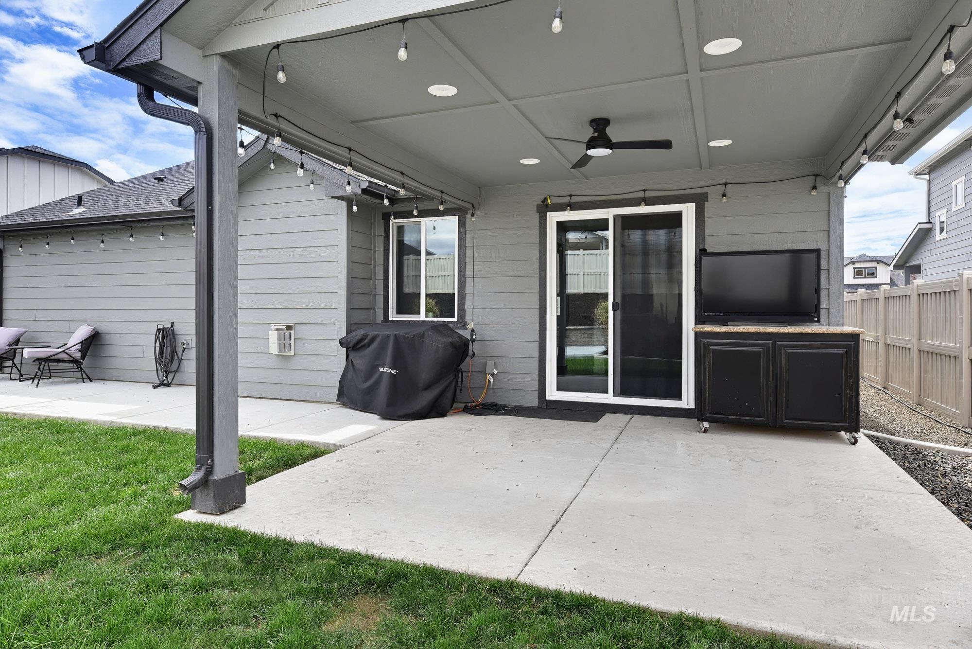 10212 W Trident Ridge Dr, Star, Idaho 83669-6431, 3 Bedrooms, 2 Bathrooms, Residential For Sale, Price $449,000,MLS 98992538