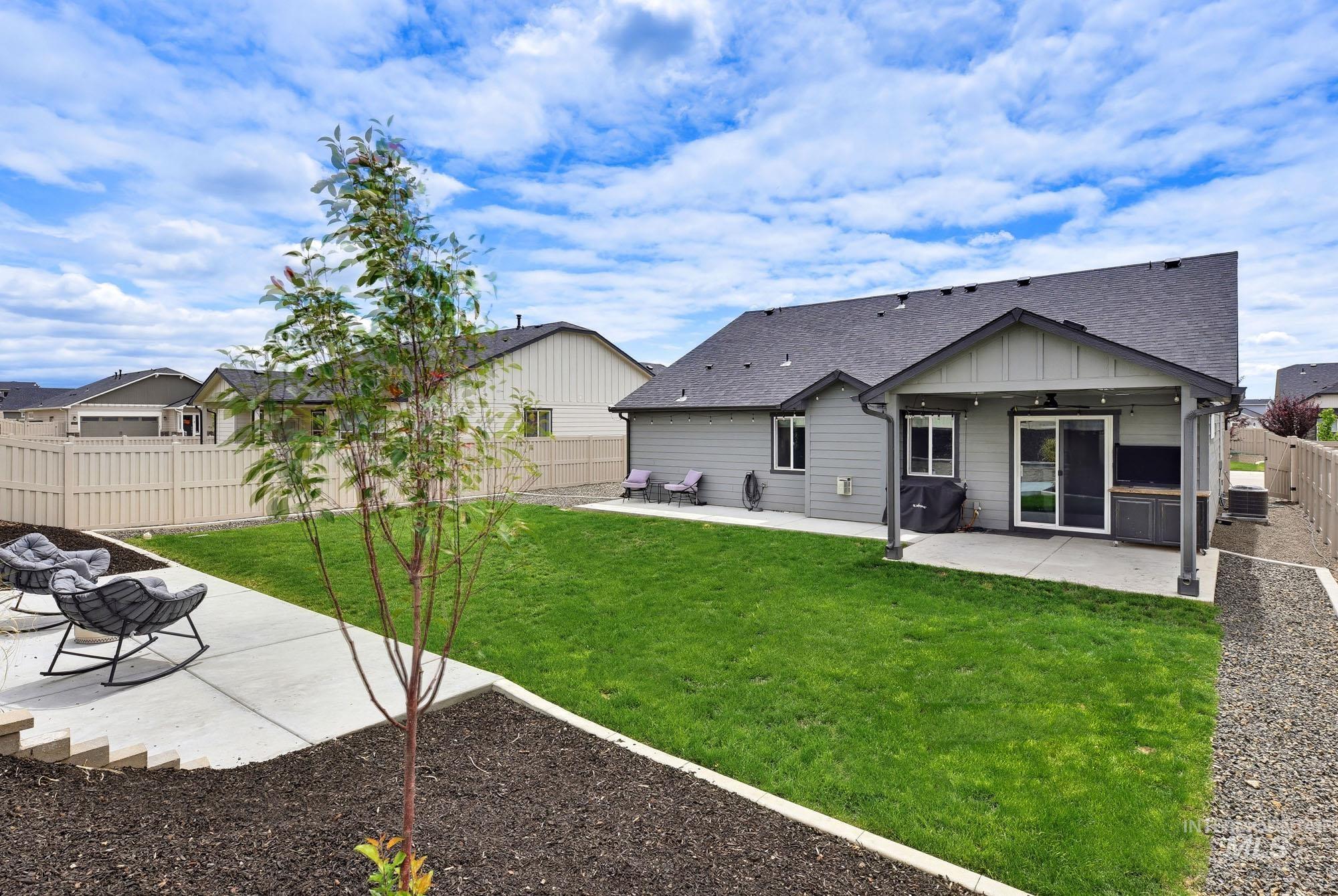 10212 W Trident Ridge Dr, Star, Idaho 83669-6431, 3 Bedrooms, 2 Bathrooms, Residential For Sale, Price $449,000,MLS 98992538