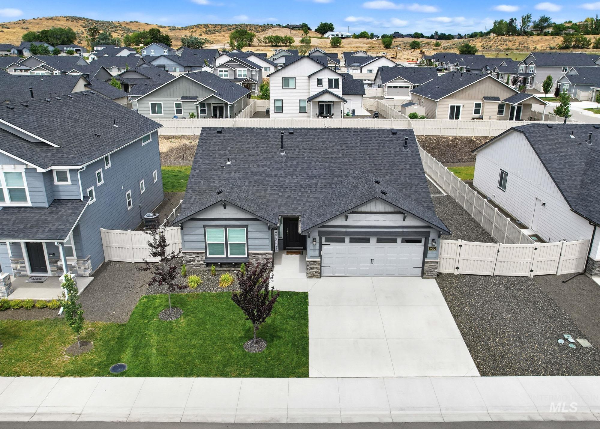 10212 W Trident Ridge Dr, Star, Idaho 83669-6431, 3 Bedrooms, 2 Bathrooms, Residential For Sale, Price $449,000,MLS 98992538