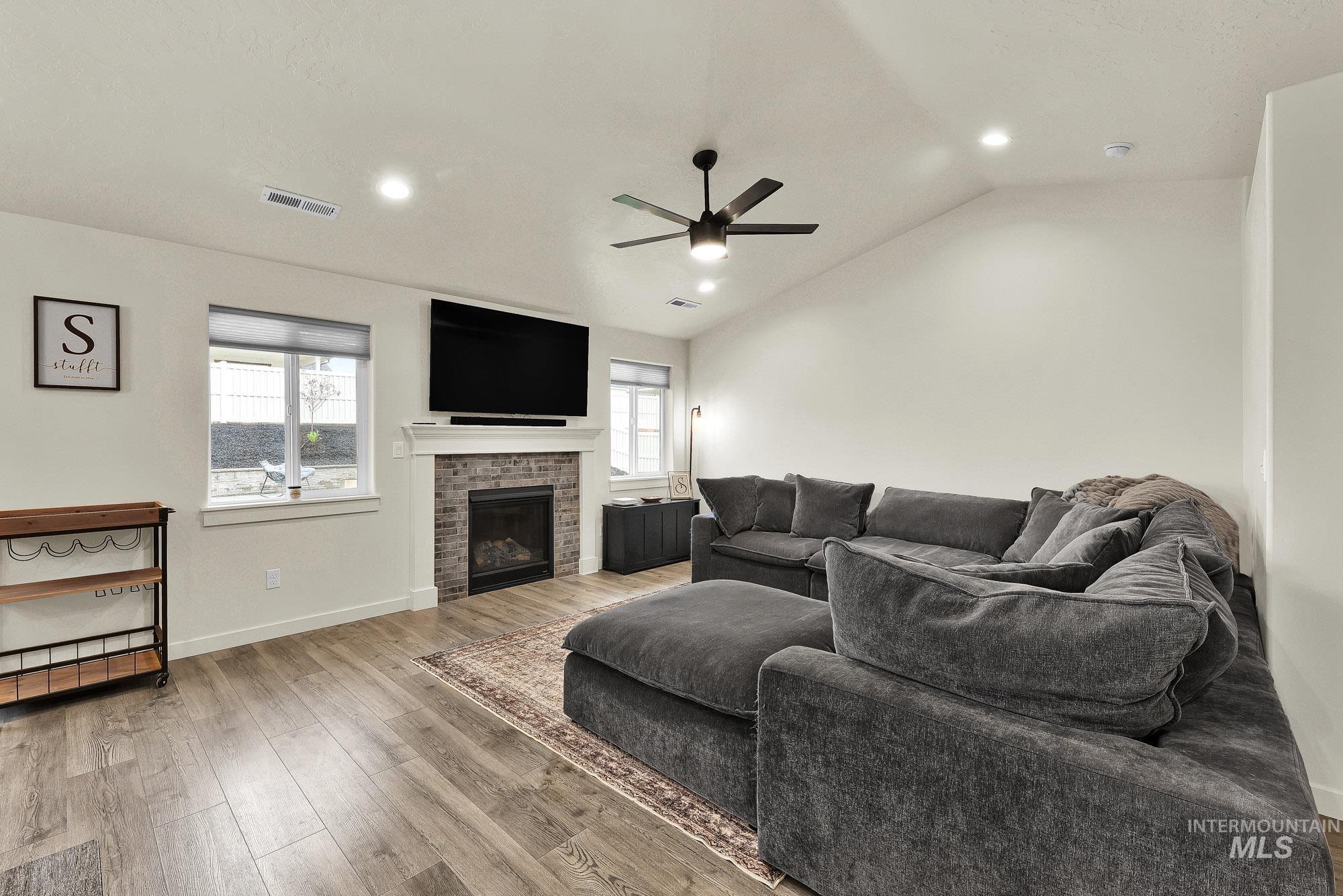 10212 W Trident Ridge Dr, Star, Idaho 83669-6431, 3 Bedrooms, 2 Bathrooms, Residential For Sale, Price $449,000,MLS 98992538