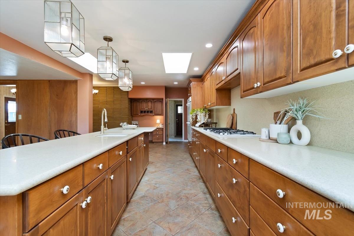7634 W Cambridge Dr, Boise, Idaho 83704, 4 Bedrooms, 1.5 Bathrooms, Residential For Sale, Price $485,000,MLS 98992542