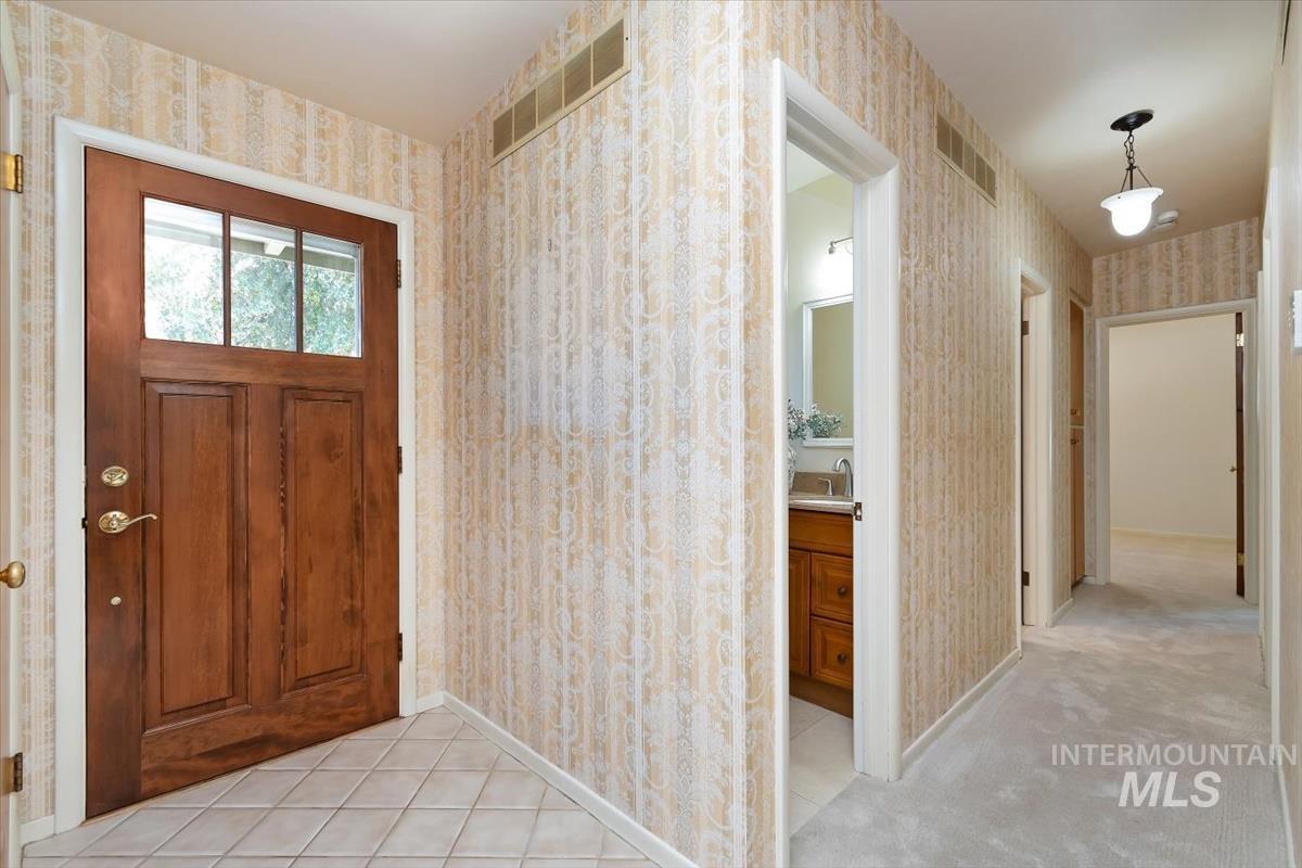 7634 W Cambridge Dr, Boise, Idaho 83704, 4 Bedrooms, 1.5 Bathrooms, Residential For Sale, Price $485,000,MLS 98992542