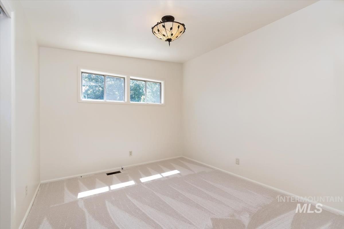 7634 W Cambridge Dr, Boise, Idaho 83704, 4 Bedrooms, 1.5 Bathrooms, Residential For Sale, Price $485,000,MLS 98992542