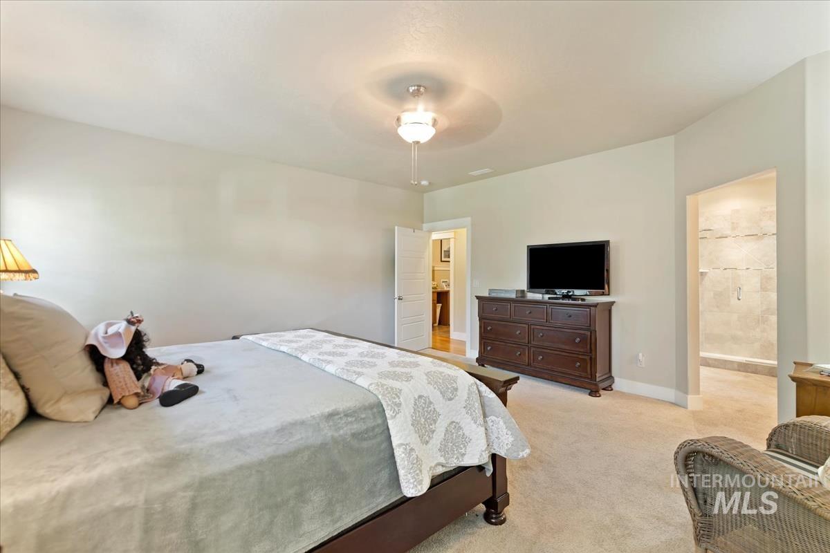 12306 S Carriage Hill Way, Nampa, Idaho 83686, 3 Bedrooms, 2 Bathrooms, Residential For Sale, Price $560,000,MLS 98992543