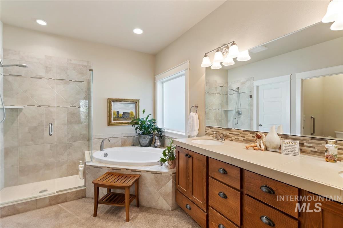 12306 S Carriage Hill Way, Nampa, Idaho 83686, 3 Bedrooms, 2 Bathrooms, Residential For Sale, Price $560,000,MLS 98992543
