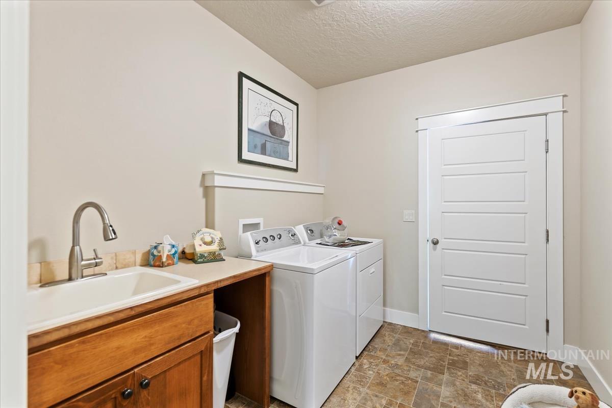 12306 S Carriage Hill Way, Nampa, Idaho 83686, 3 Bedrooms, 2 Bathrooms, Residential For Sale, Price $560,000,MLS 98992543