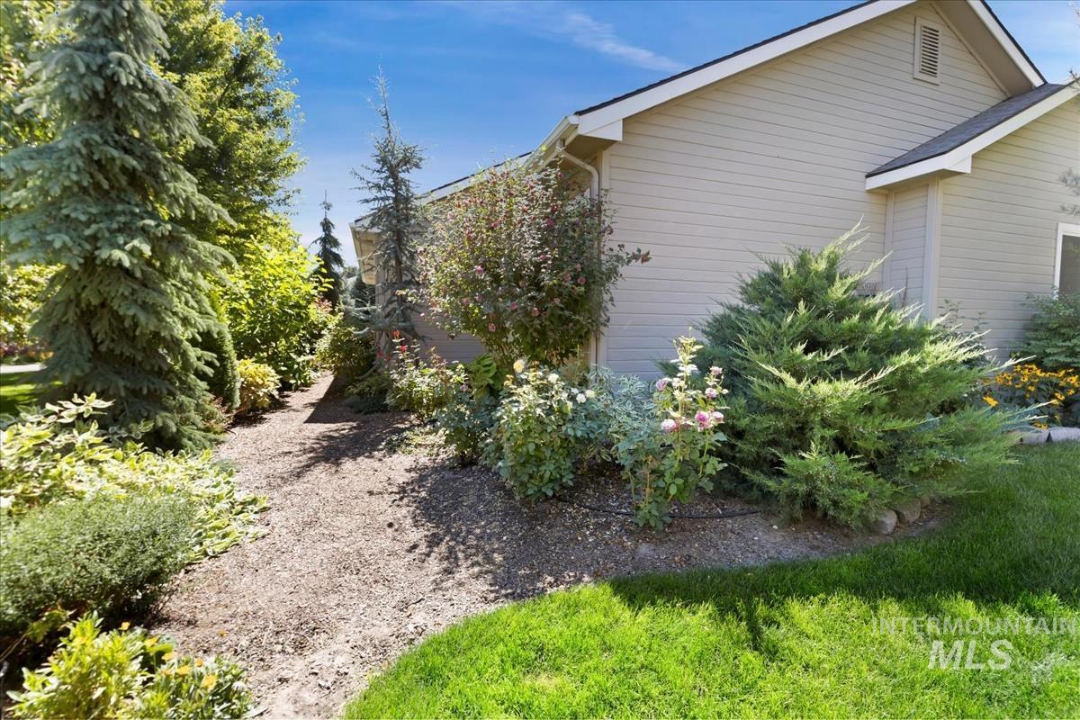 12306 S Carriage Hill Way, Nampa, Idaho 83686, 3 Bedrooms, 2 Bathrooms, Residential For Sale, Price $560,000,MLS 98992543