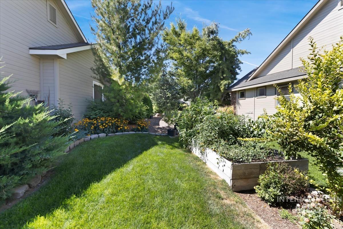12306 S Carriage Hill Way, Nampa, Idaho 83686, 3 Bedrooms, 2 Bathrooms, Residential For Sale, Price $560,000,MLS 98992543